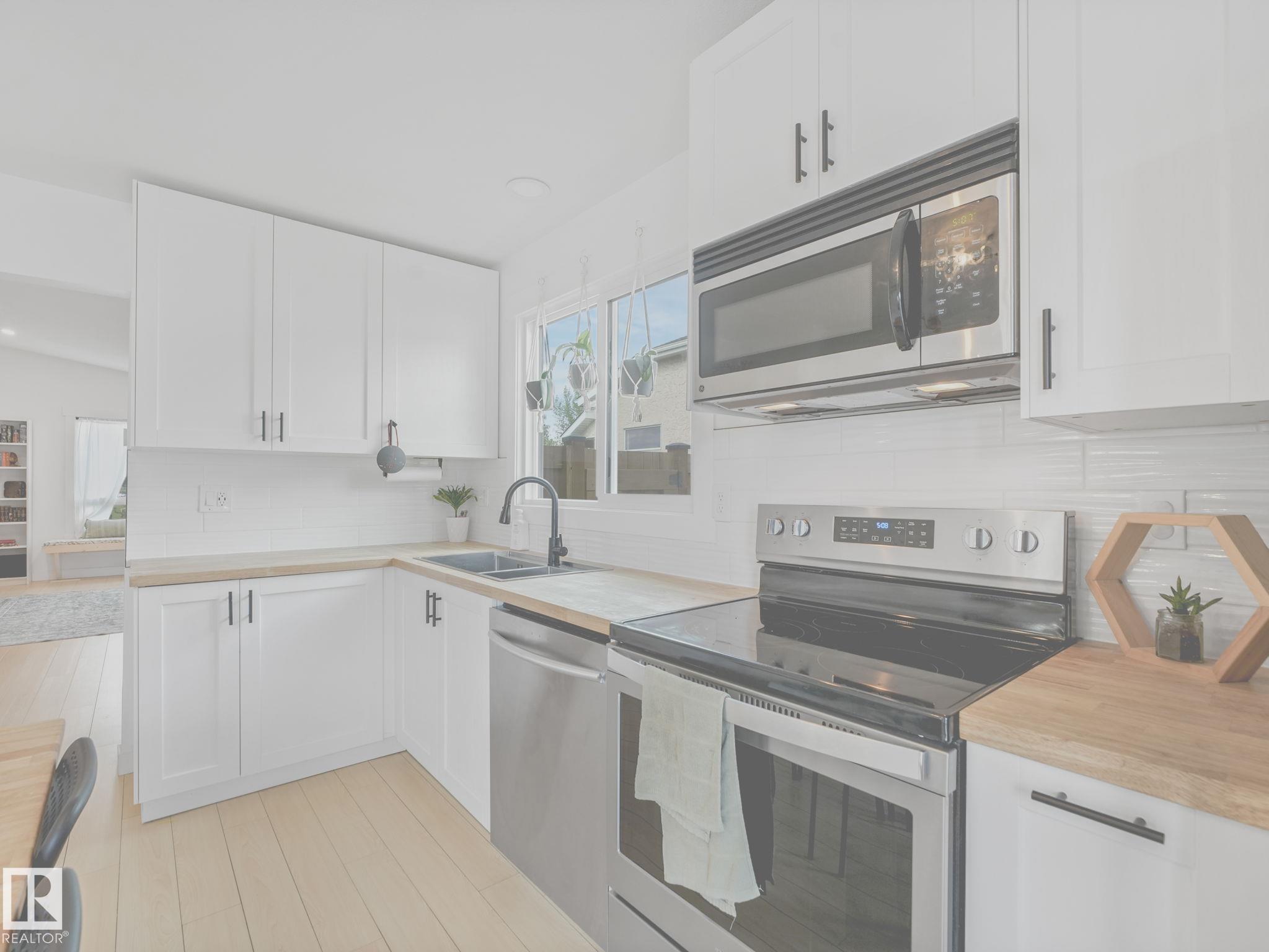 Photo 20 at 4115 41 Avenue NW, Kiniski Gardens, Edmonton