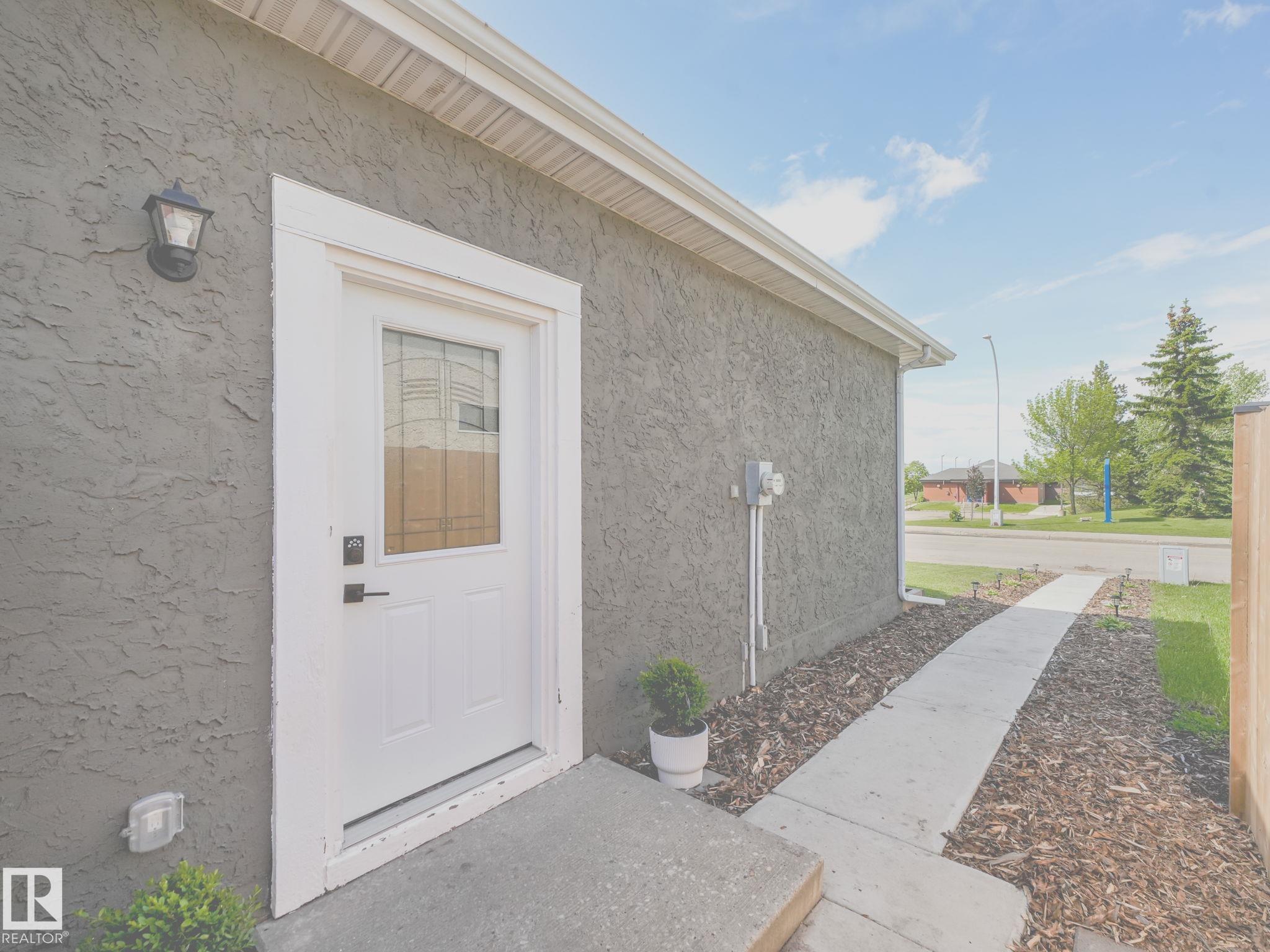 Photo 3 at 4115 41 Avenue NW, Kiniski Gardens, Edmonton