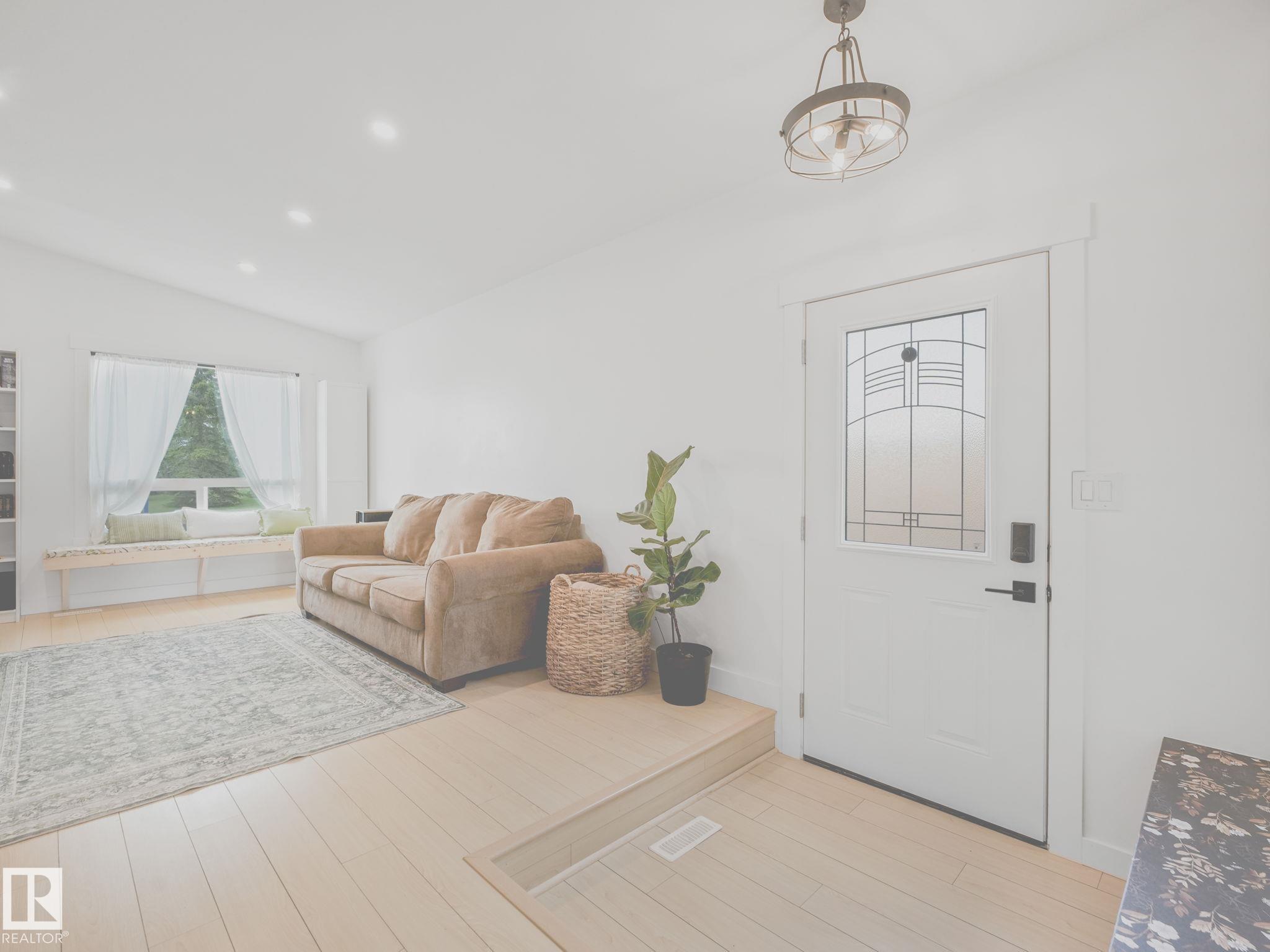 Photo 6 at 4115 41 Avenue NW, Kiniski Gardens, Edmonton