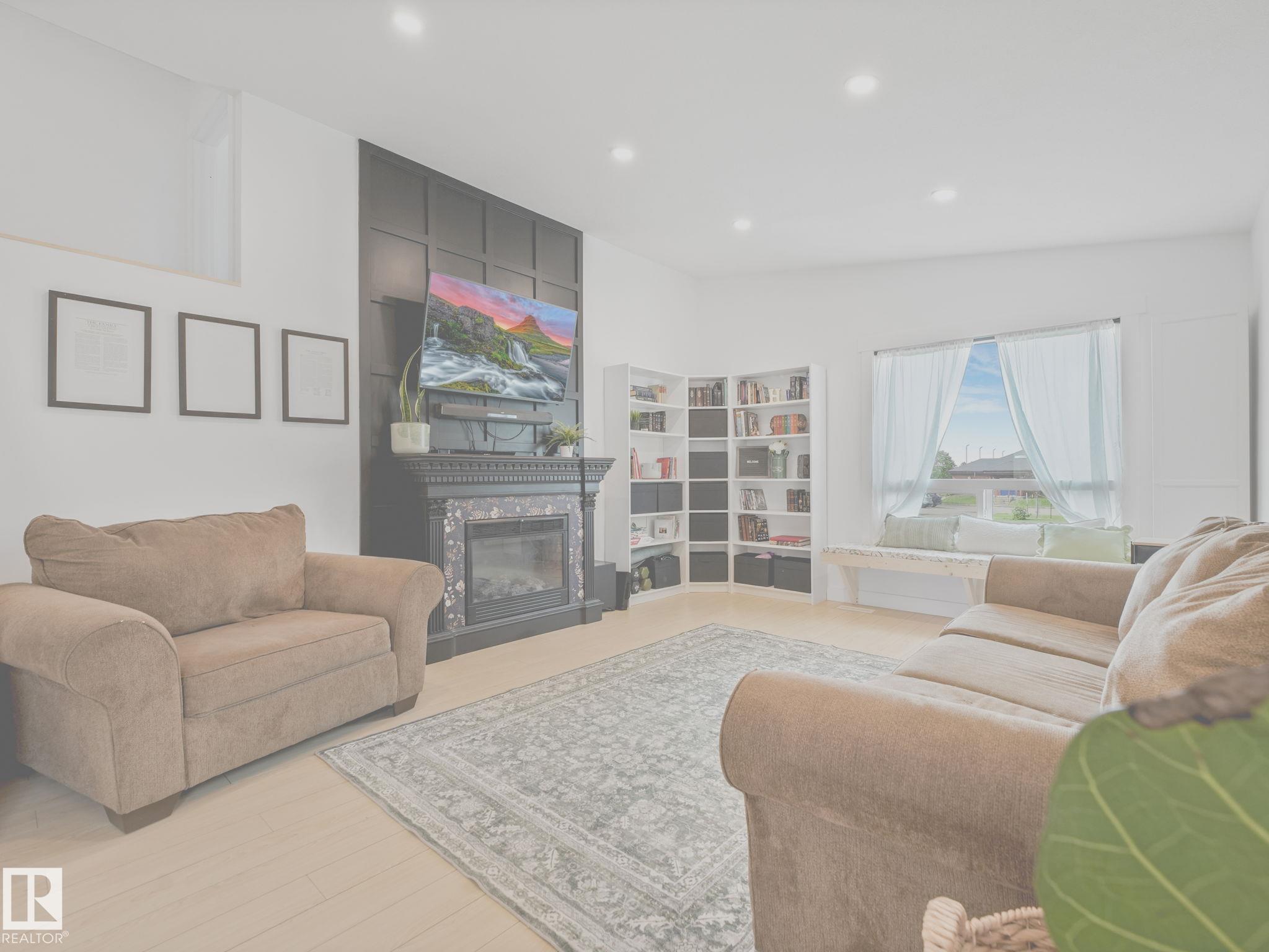 Photo 8 at 4115 41 Avenue NW, Kiniski Gardens, Edmonton