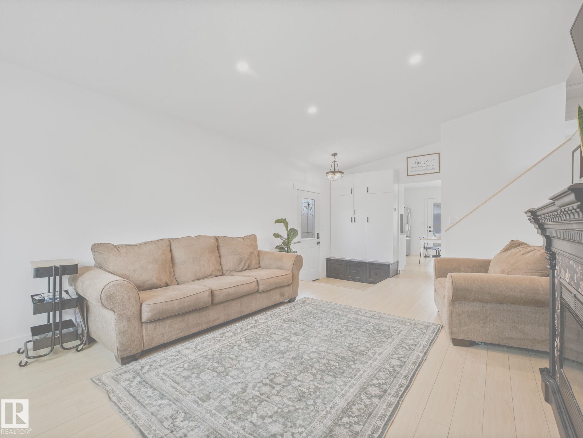 Photo 10 at 4115 41 Avenue NW, Kiniski Gardens, Edmonton