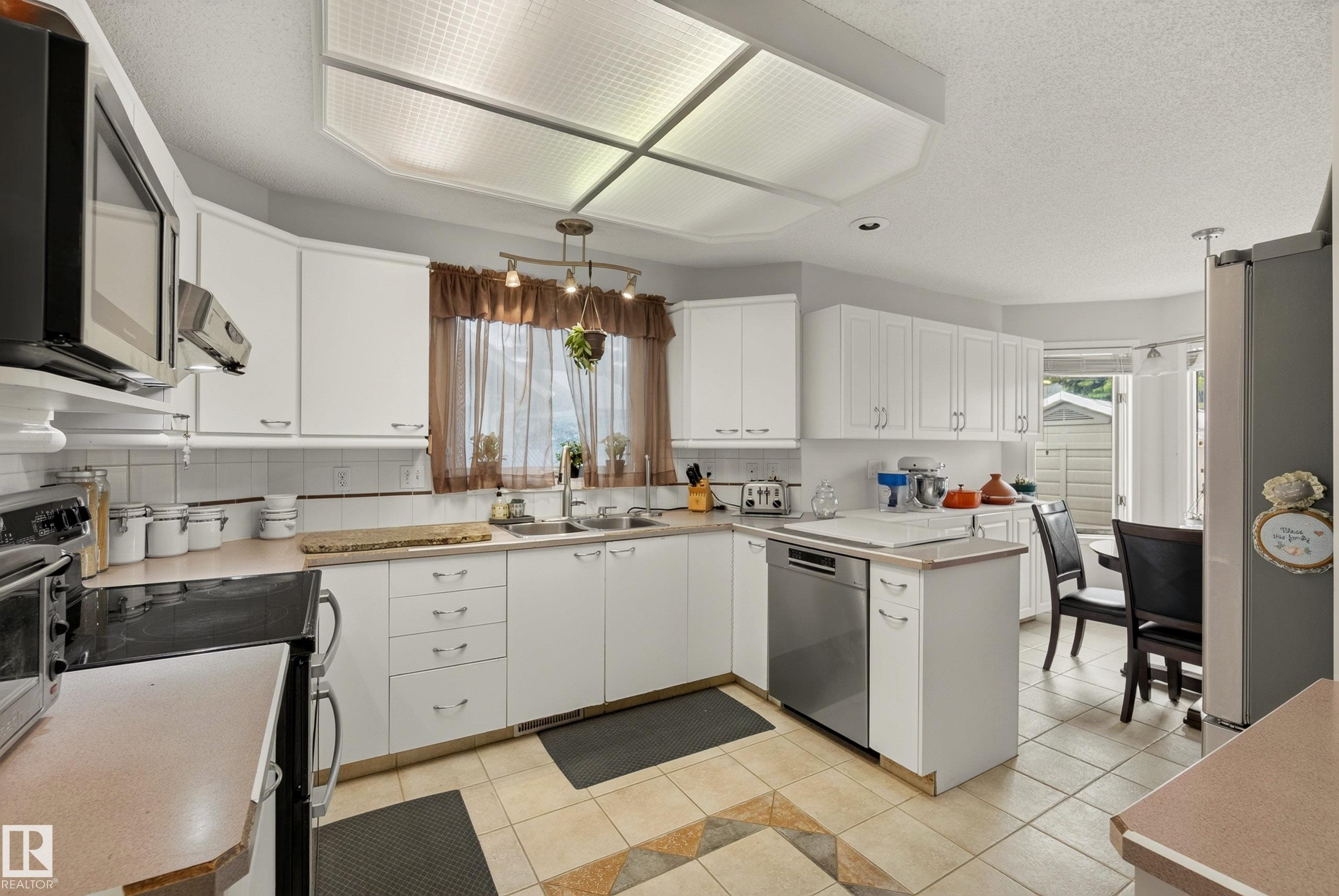 Photo 11 at 9 Emerald Terrace, Erin Ridge, St. Albert