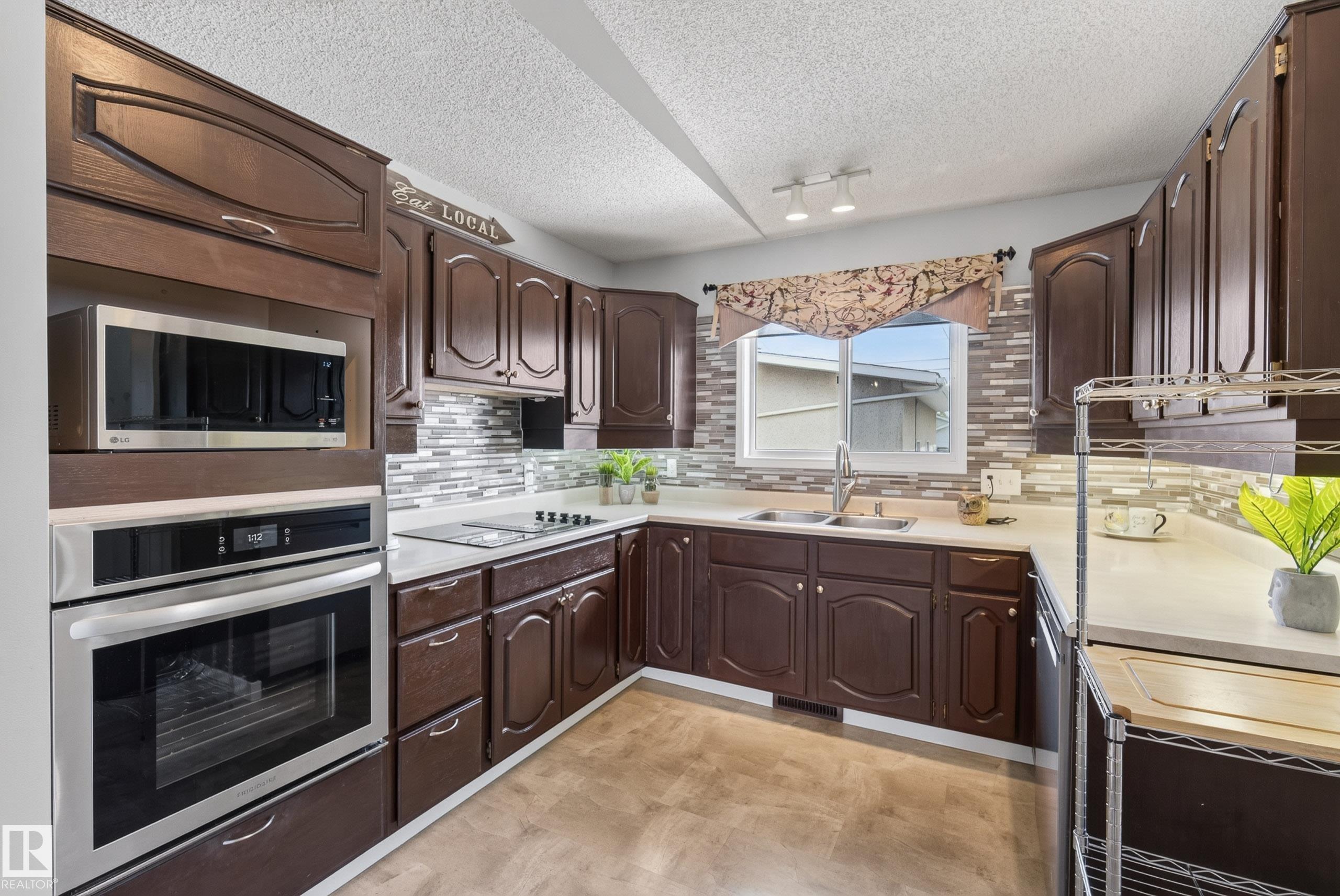 Photo 12 at 10935 152 Street NW, High Park, Edmonton