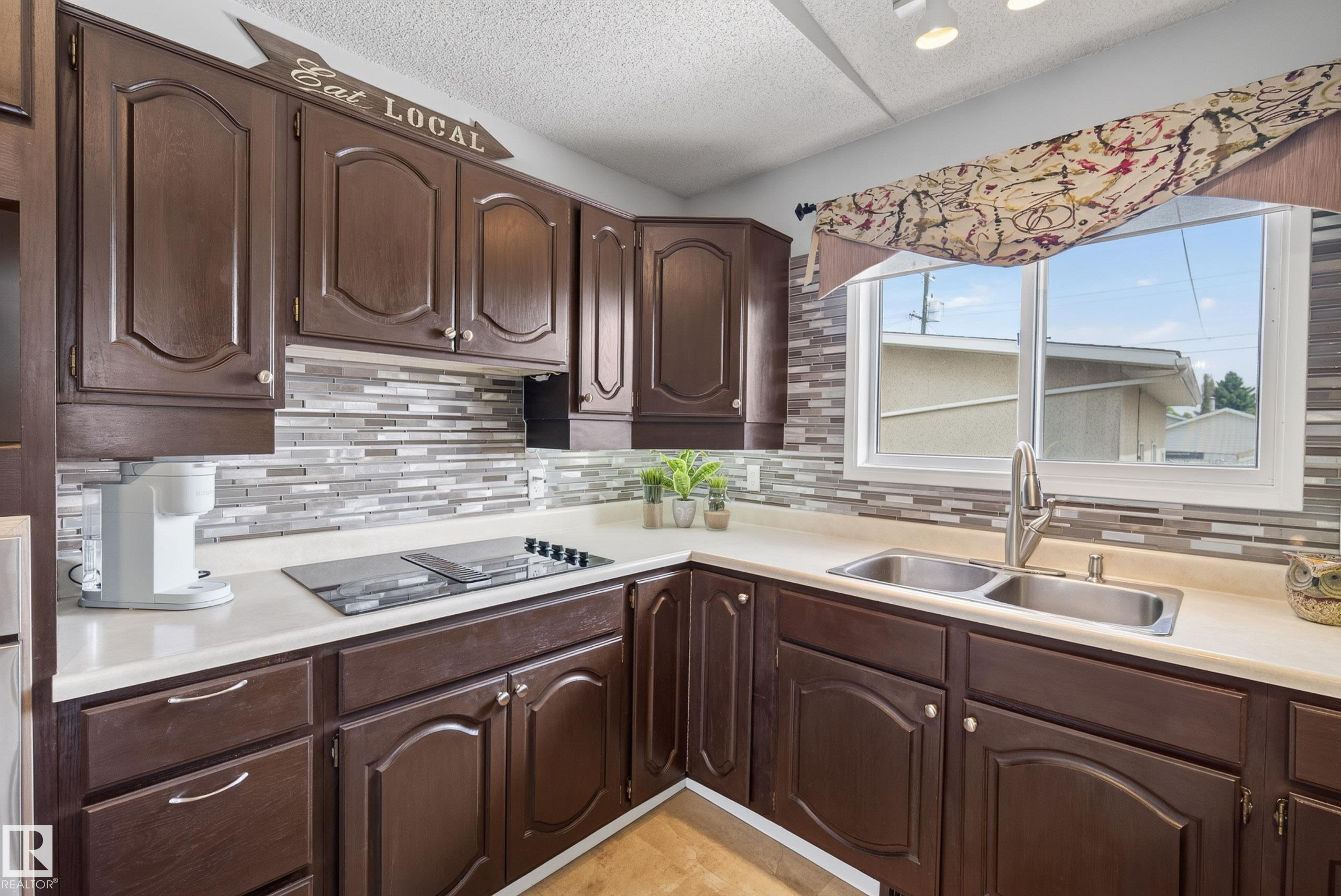 Photo 14 at 10935 152 Street NW, High Park, Edmonton