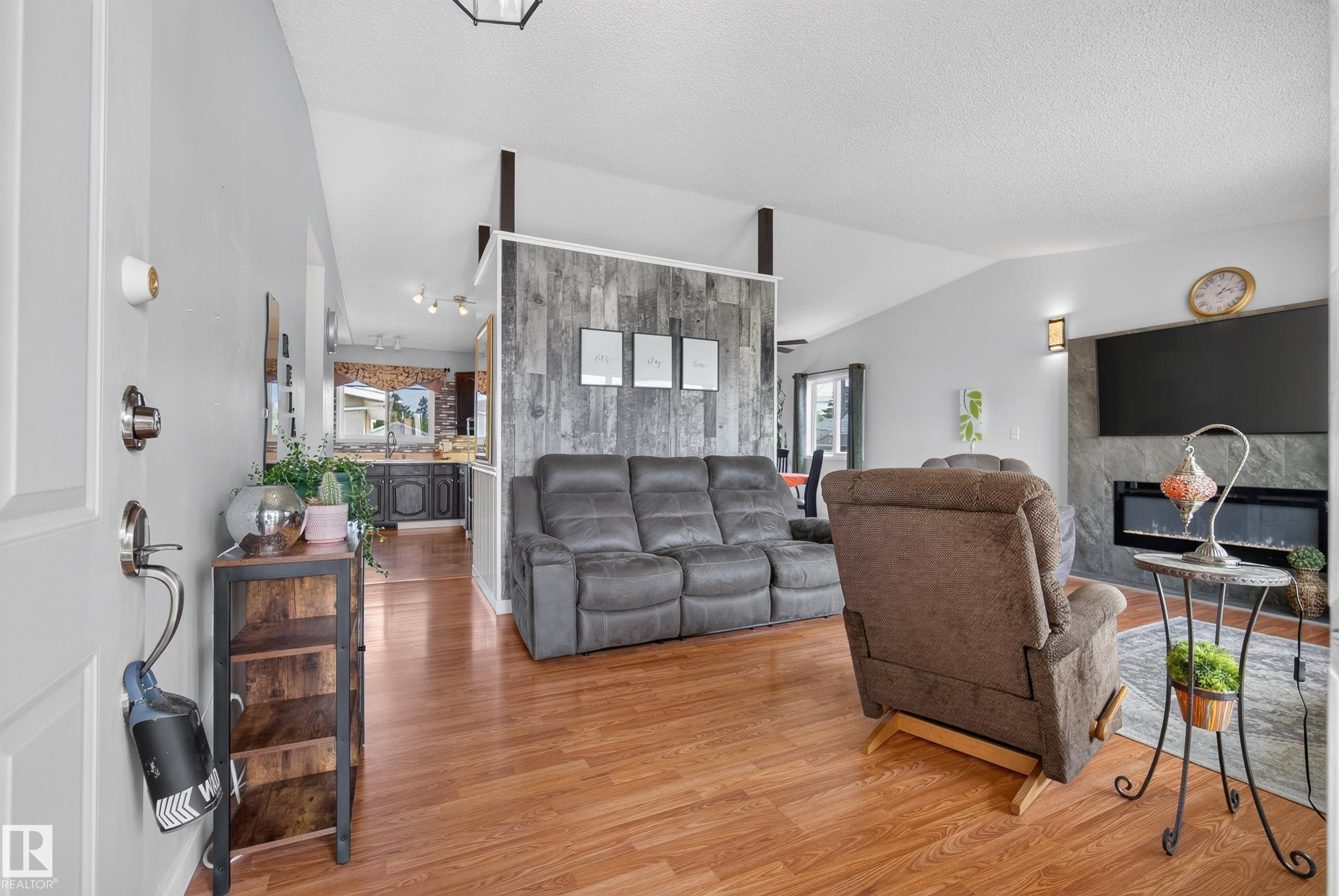 10935 152 Street NW, High Park, Edmonton