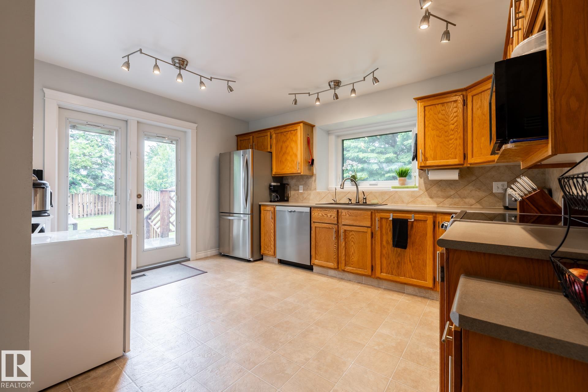 Photo 23 at 27 Danforth Crescent, Deer Ridge, St. Albert