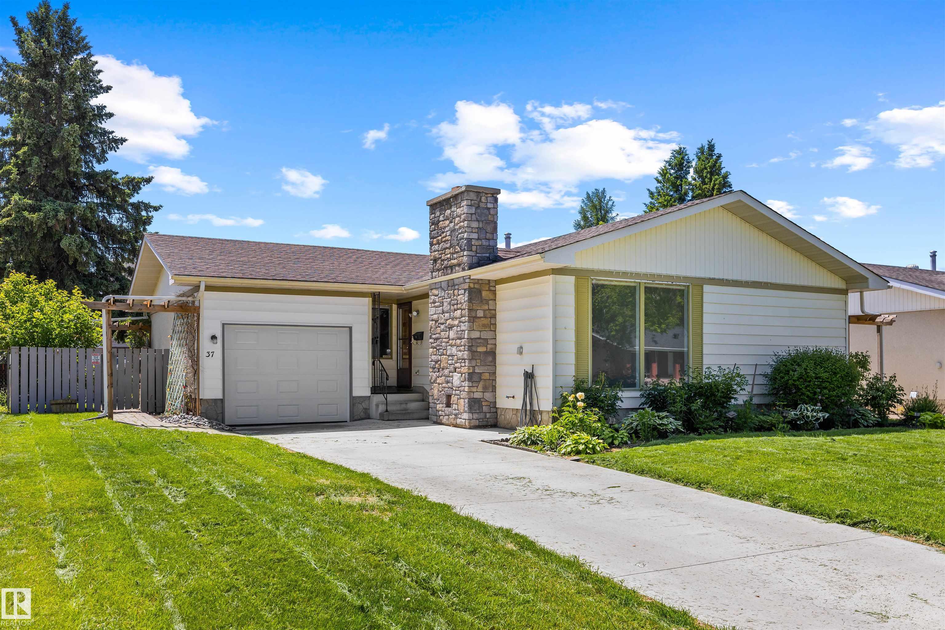 37 Leon Place, Lacombe Park, St. Albert