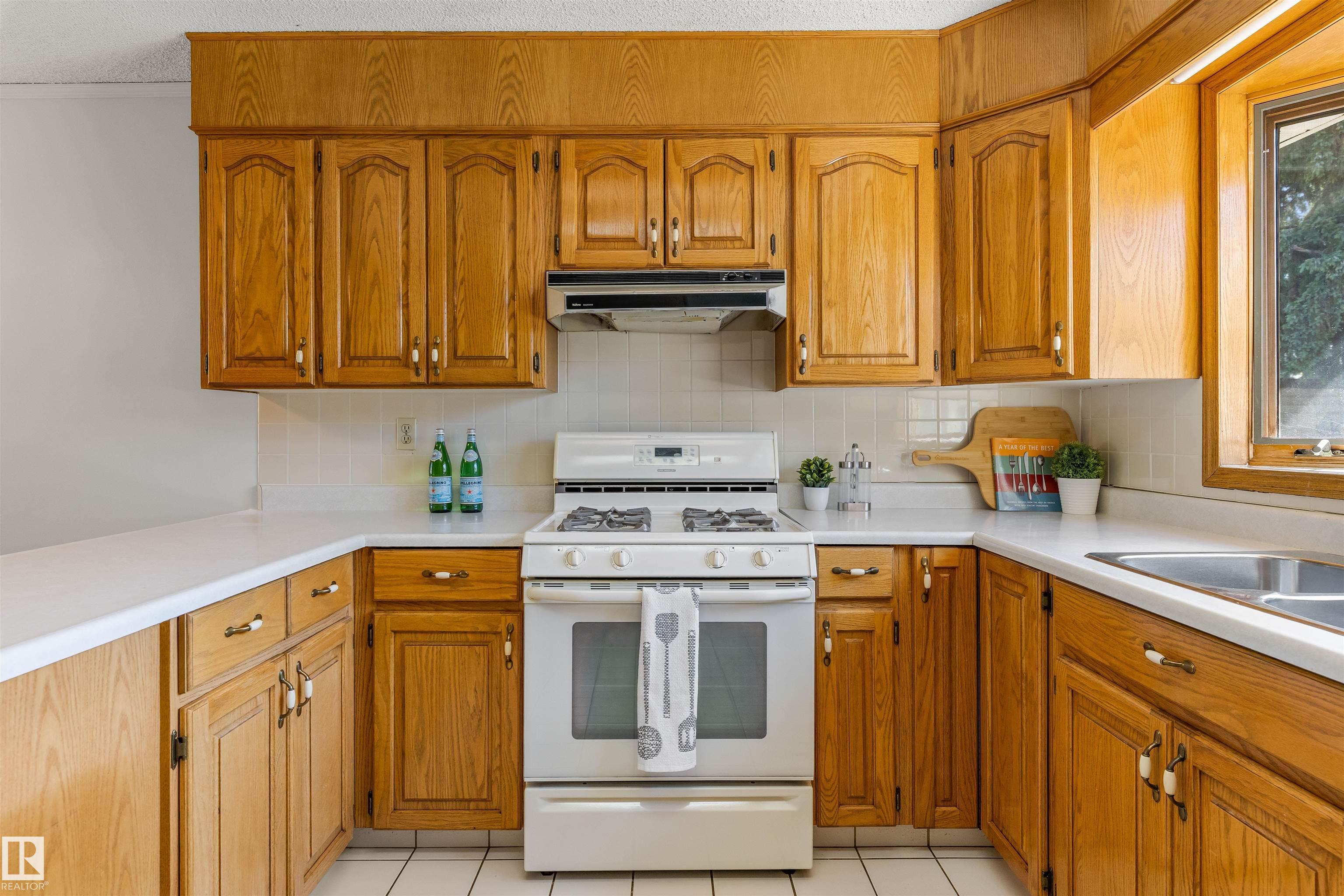 Photo 11 at 37 Leon Place, Lacombe Park, St. Albert