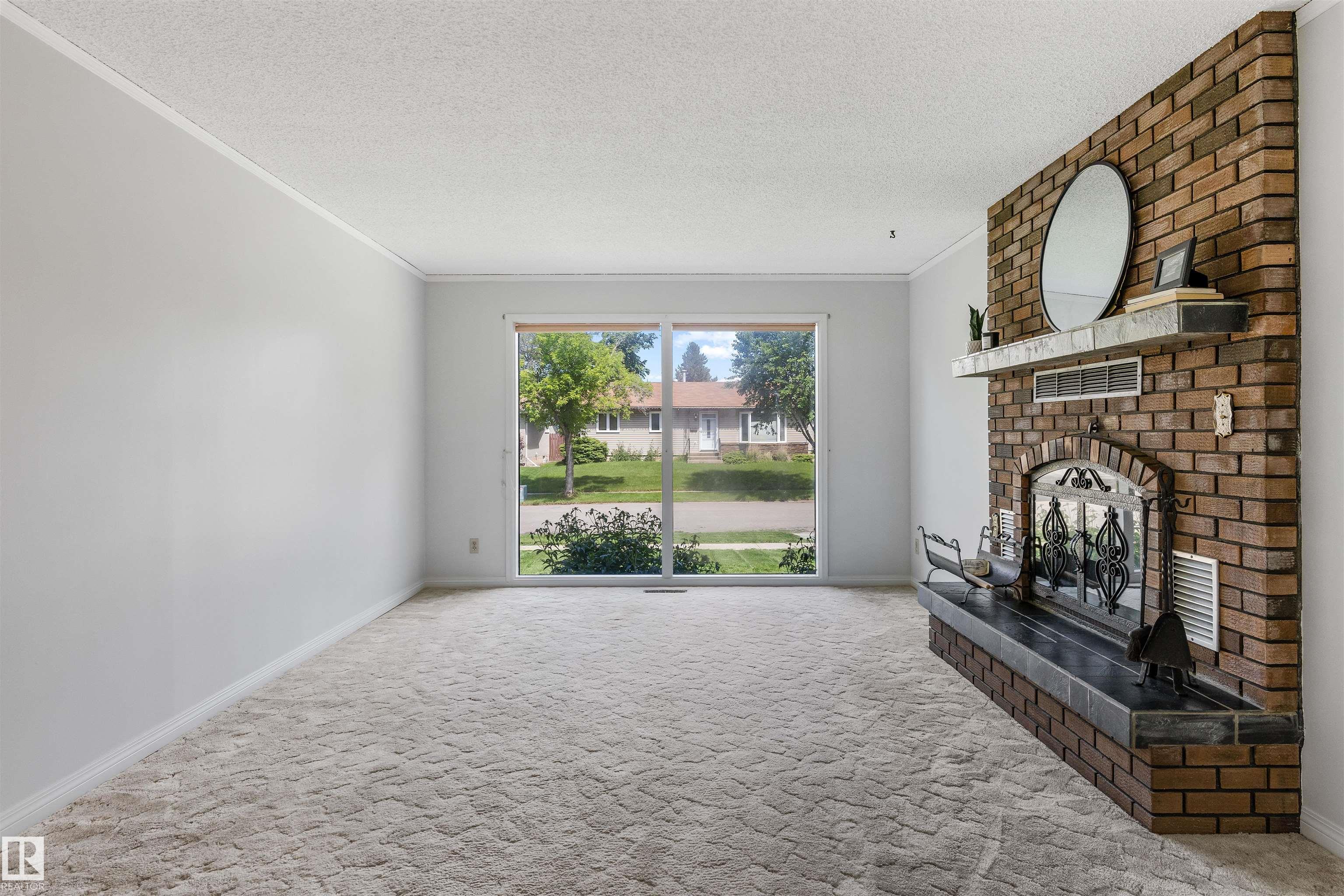 37 Leon Place, Lacombe Park, St. Albert