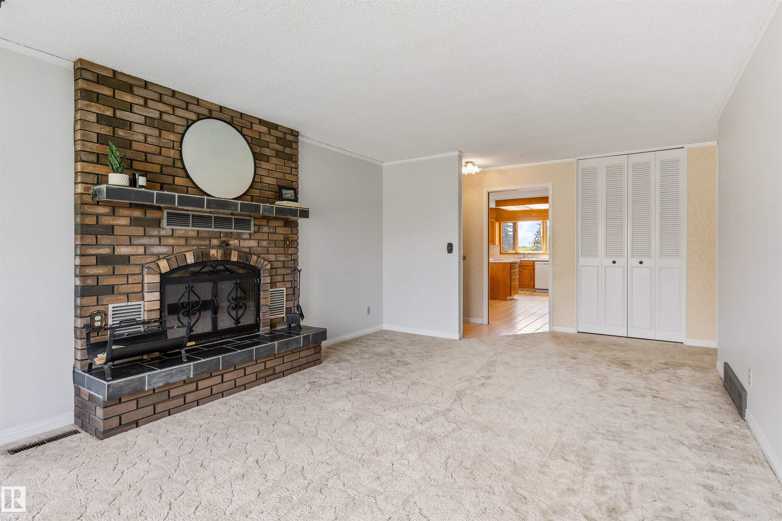37 Leon Place, Lacombe Park, St. Albert