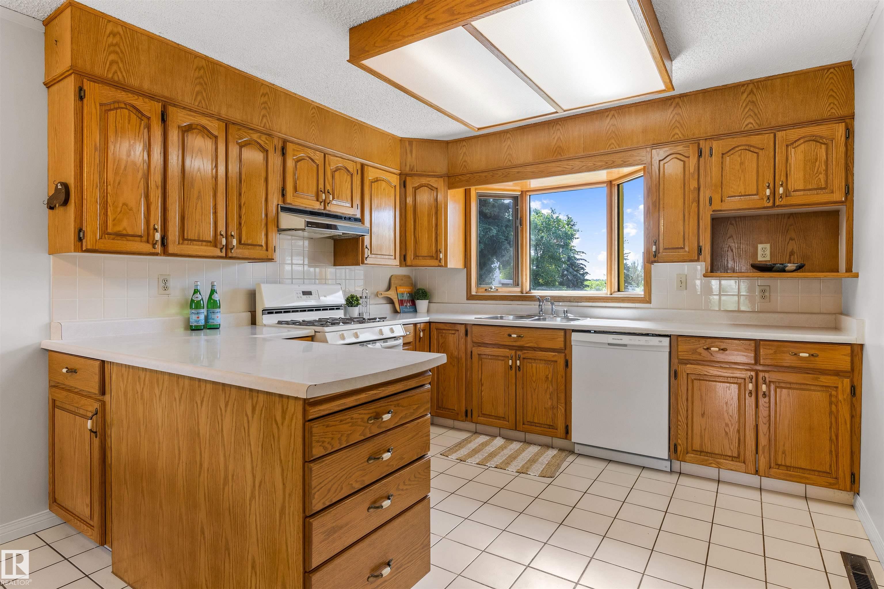 Photo 8 at 37 Leon Place, Lacombe Park, St. Albert