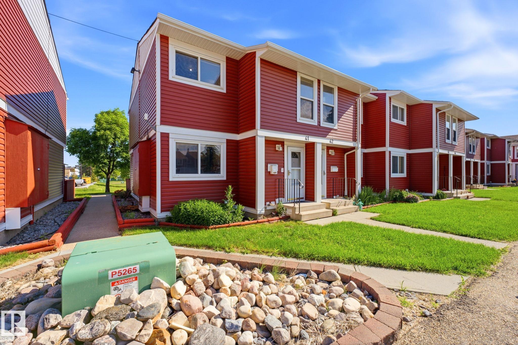 Photo 2 at 41 - 4707 126 Avenue NW, Homesteader, Edmonton