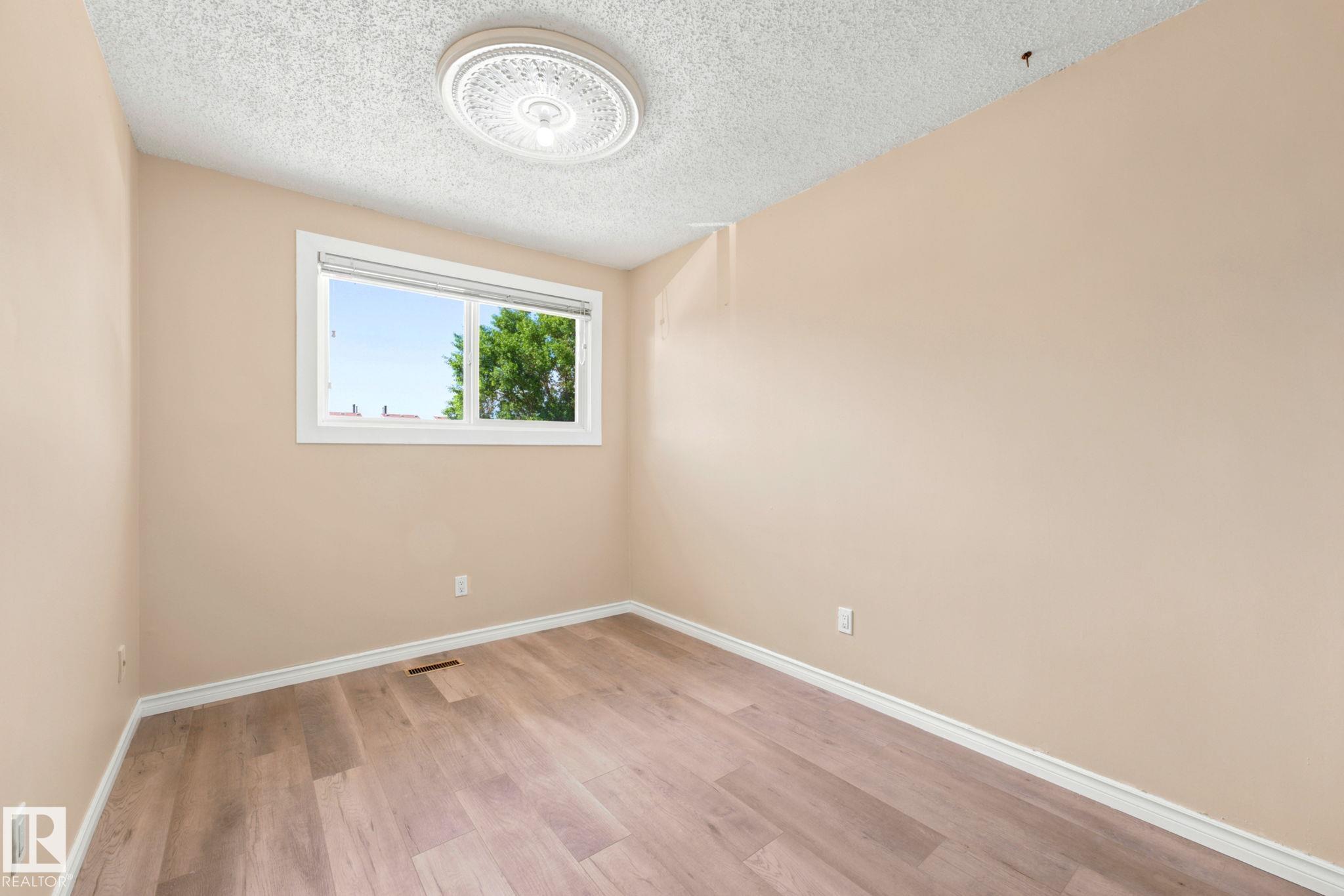 Photo 20 at 41 - 4707 126 Avenue NW, Homesteader, Edmonton