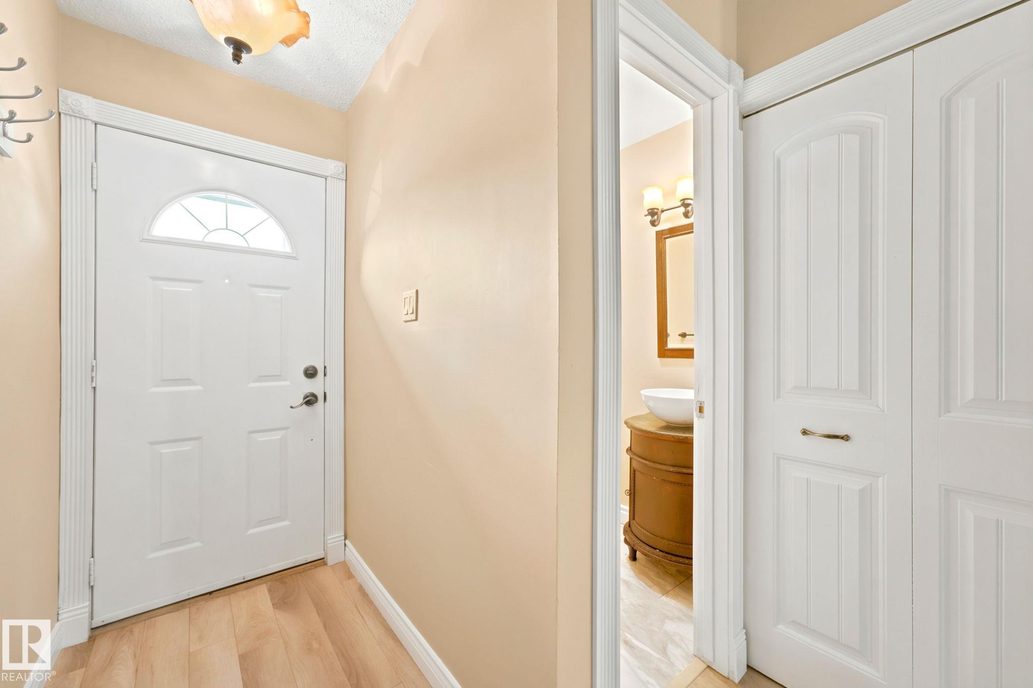Photo 4 at 41 - 4707 126 Avenue NW, Homesteader, Edmonton