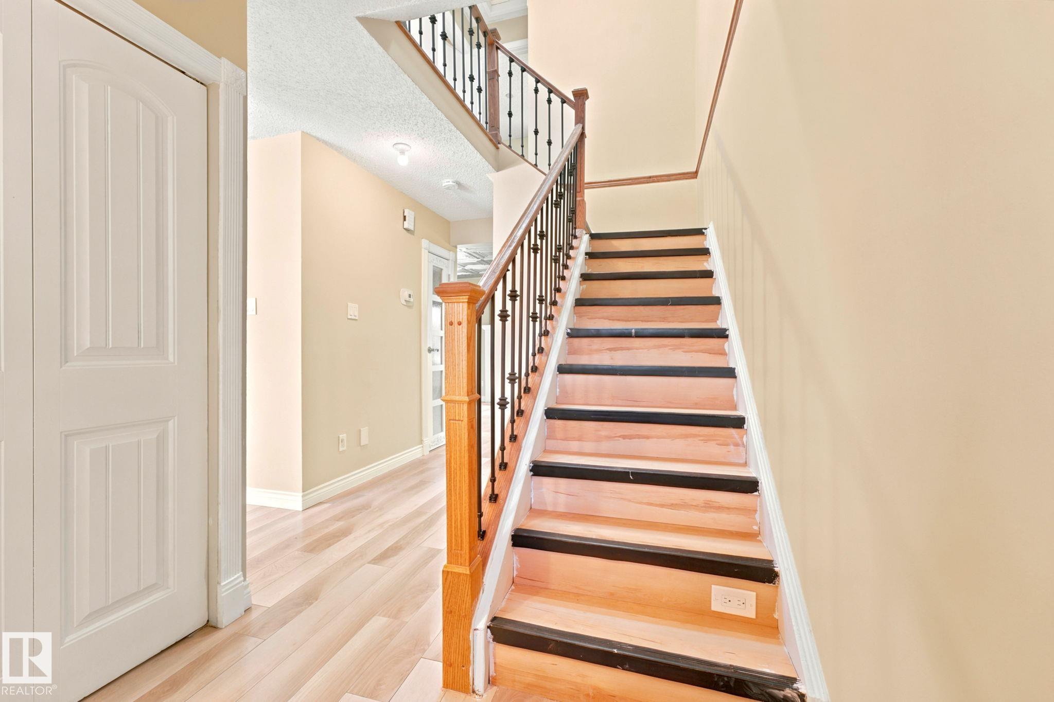 Photo 5 at 41 - 4707 126 Avenue NW, Homesteader, Edmonton
