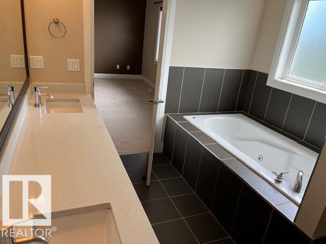 Photo 11 at 805 Hodgins Road NW, The Hamptons, Edmonton