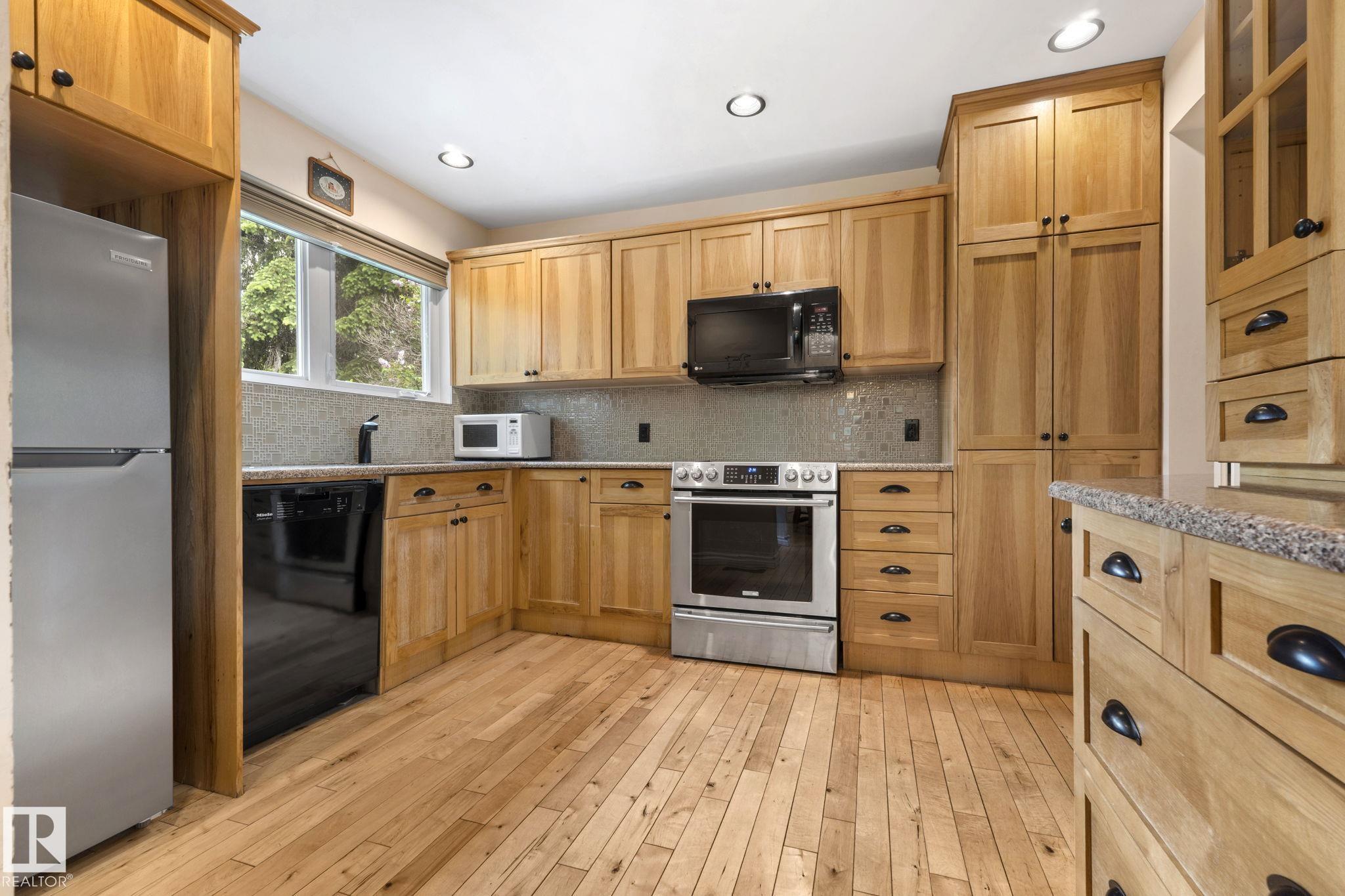 Photo 14 at 13411 105 Street NW, Rosslyn, Edmonton