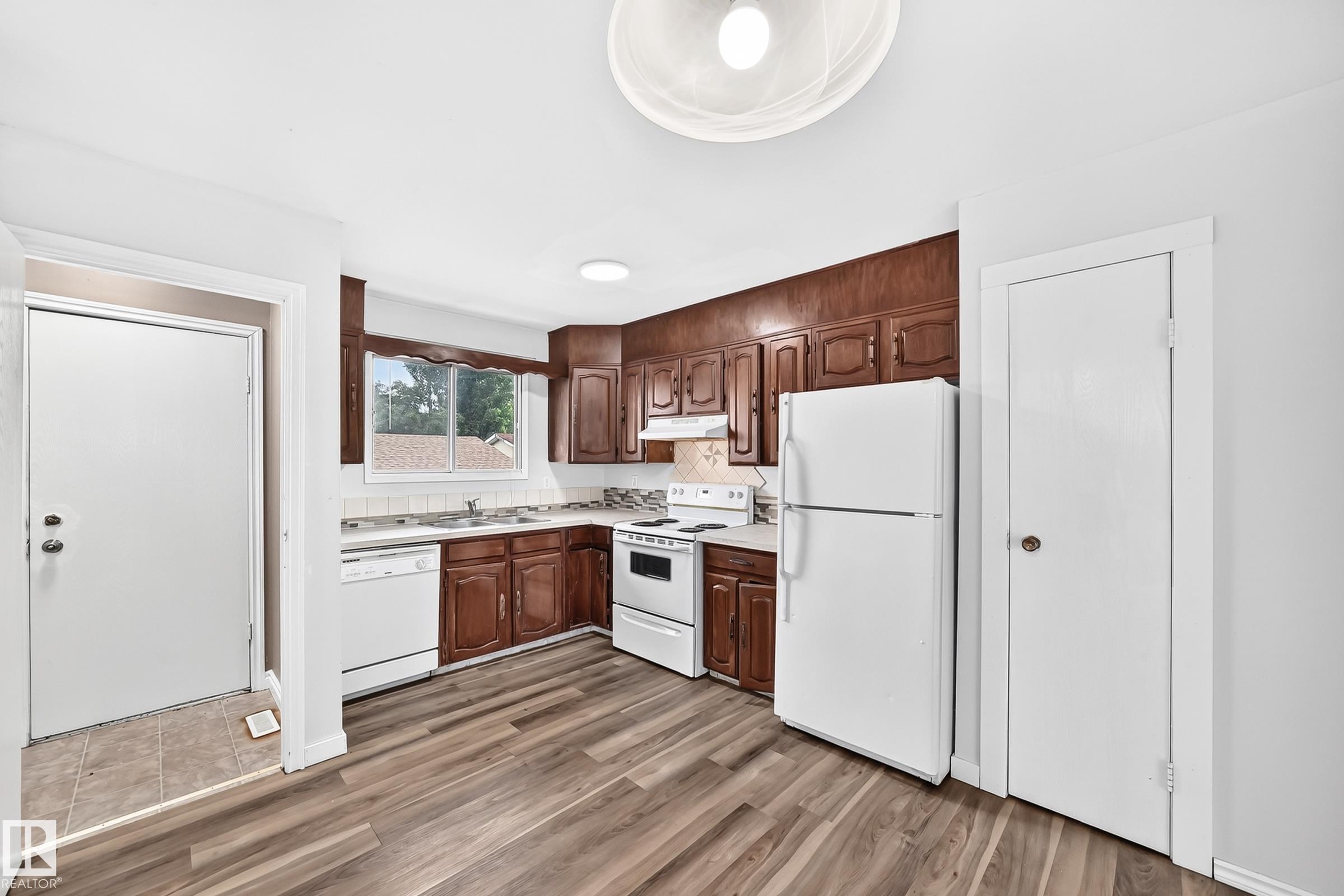 Photo 5 at 1103 56 Street NW, Sakaw, Edmonton
