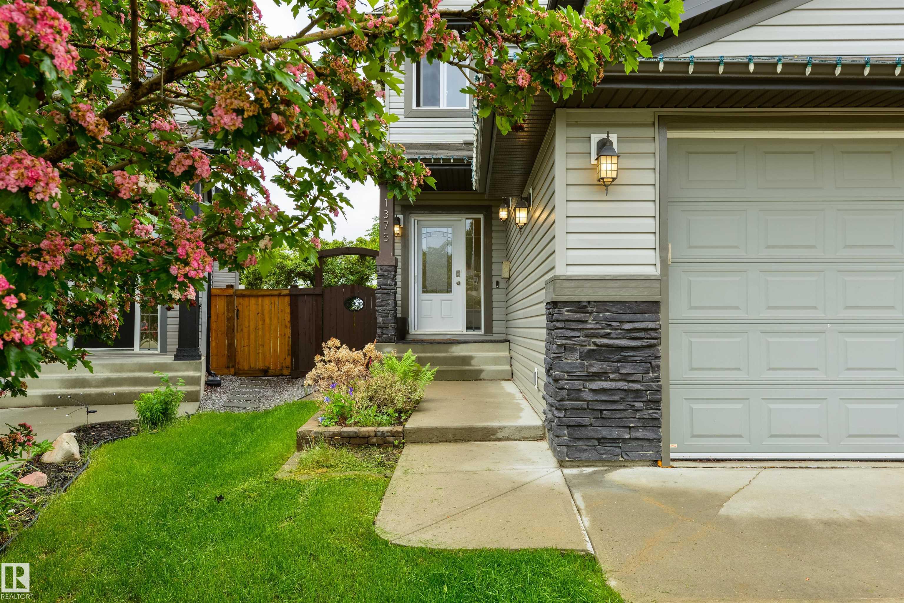 Photo 3 at 1375 113 Street SW, Rutherford, Edmonton