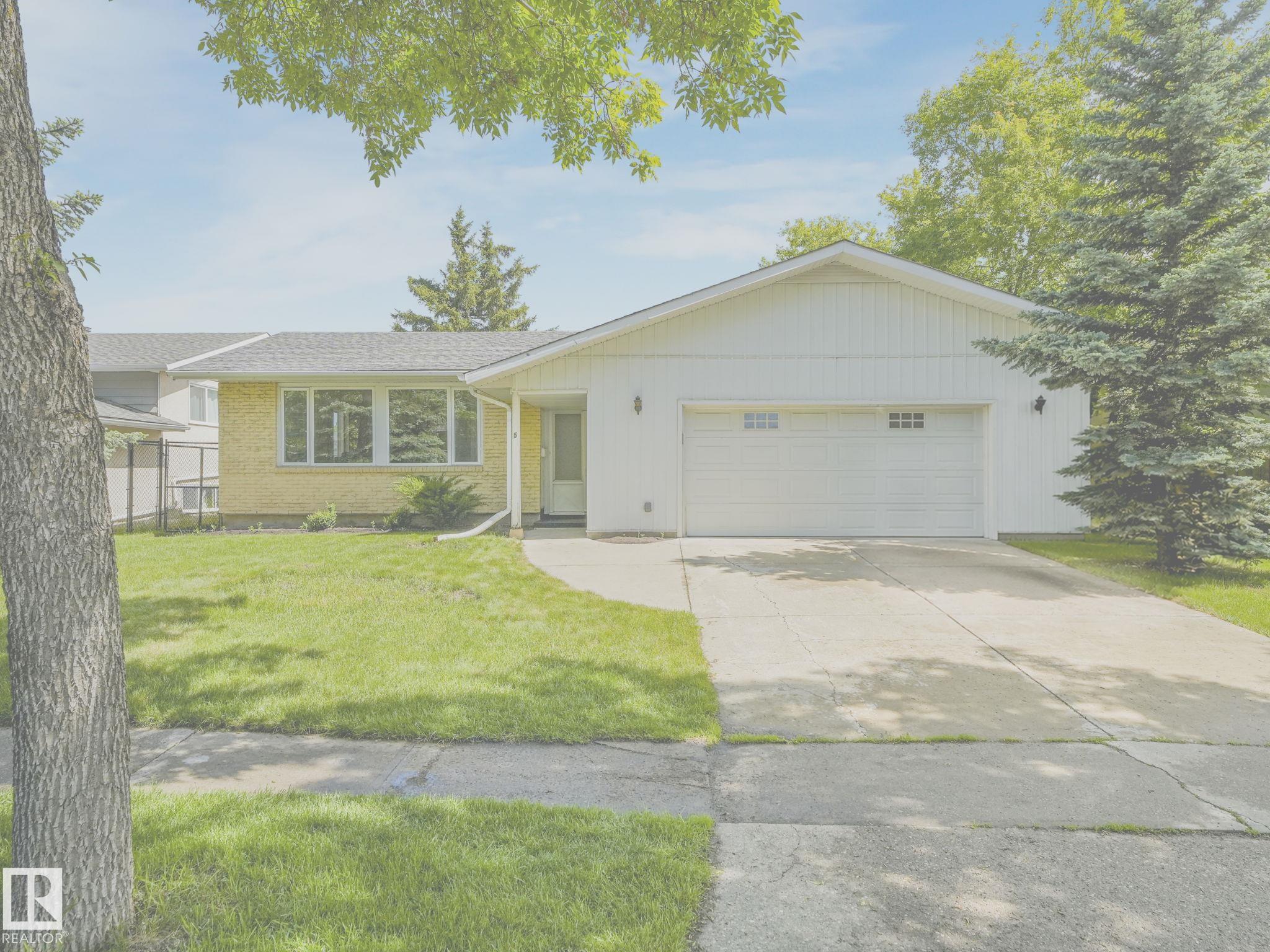 5 Akins Drive, Akinsdale, St. Albert