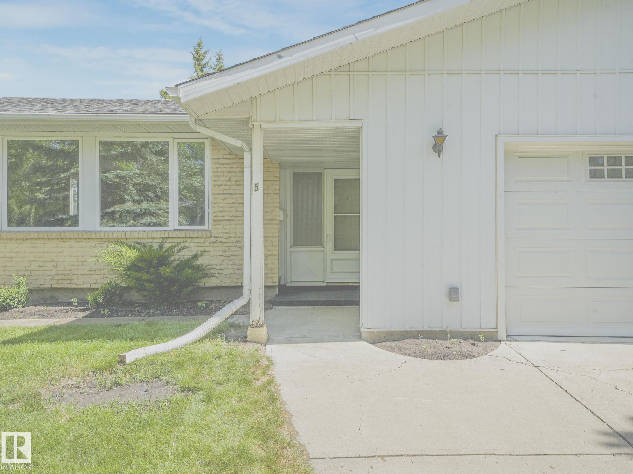 5 Akins Drive, Akinsdale, St. Albert