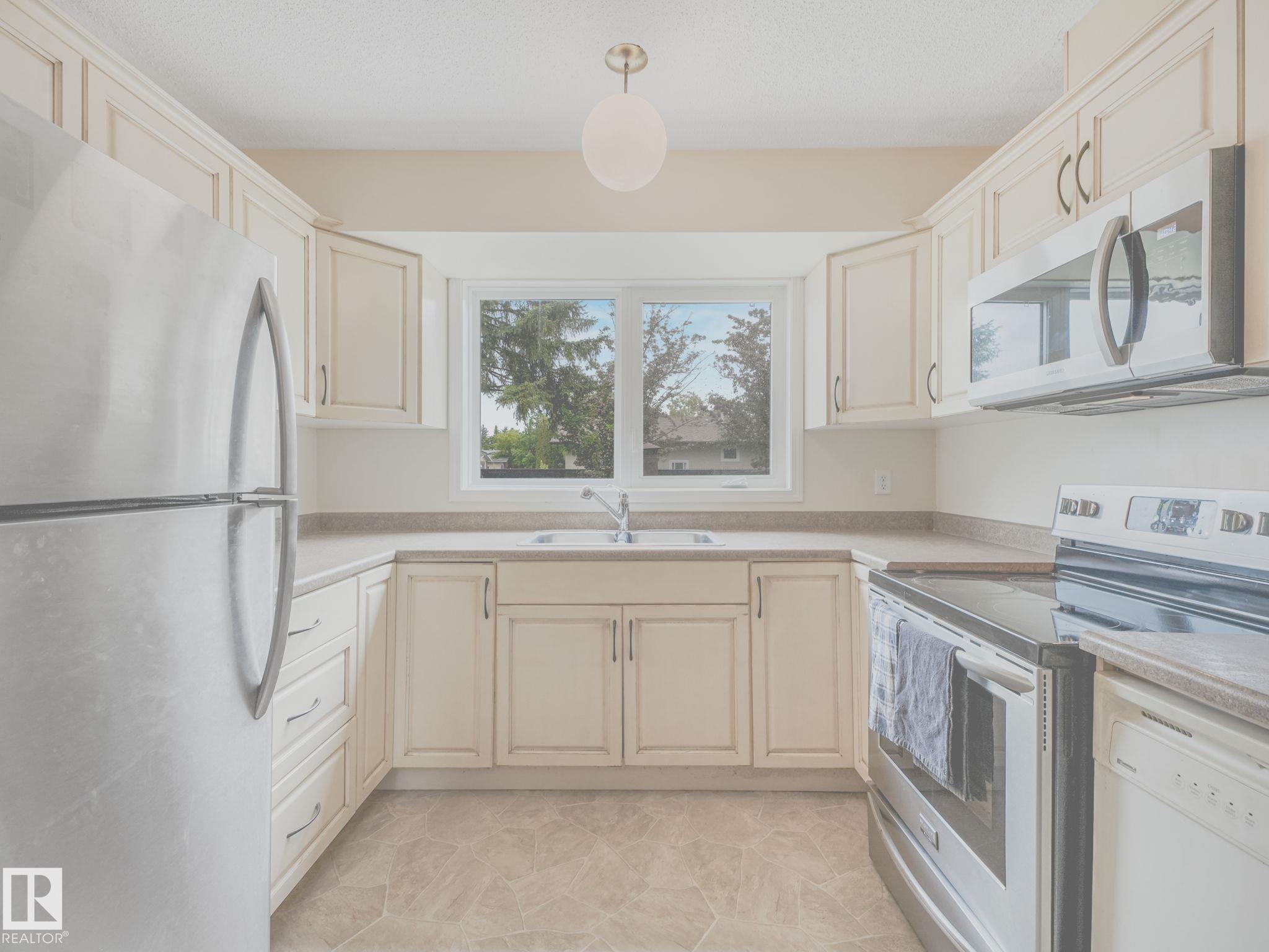 Photo 12 at 5 Akins Drive, Akinsdale, St. Albert