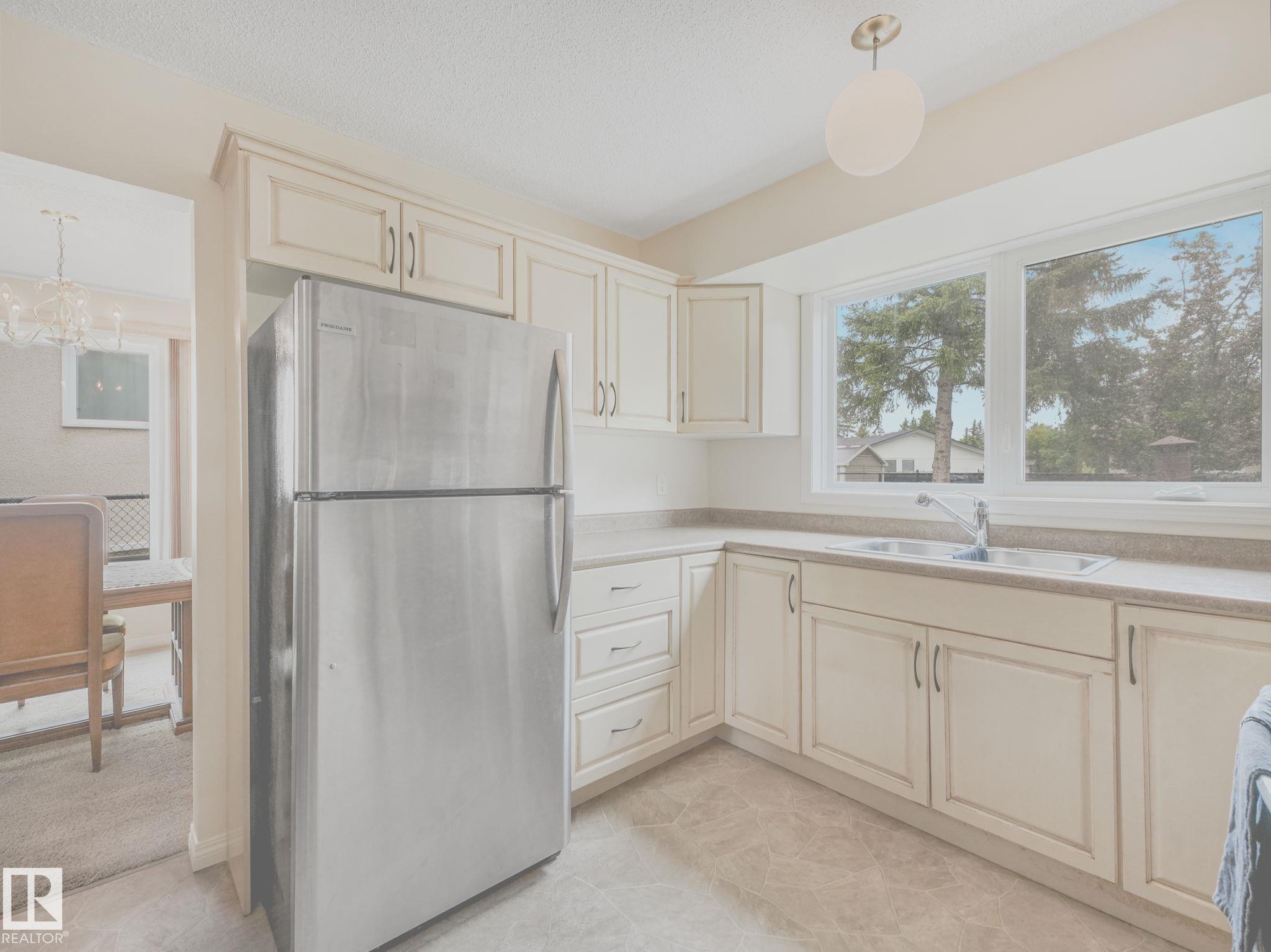 Photo 13 at 5 Akins Drive, Akinsdale, St. Albert