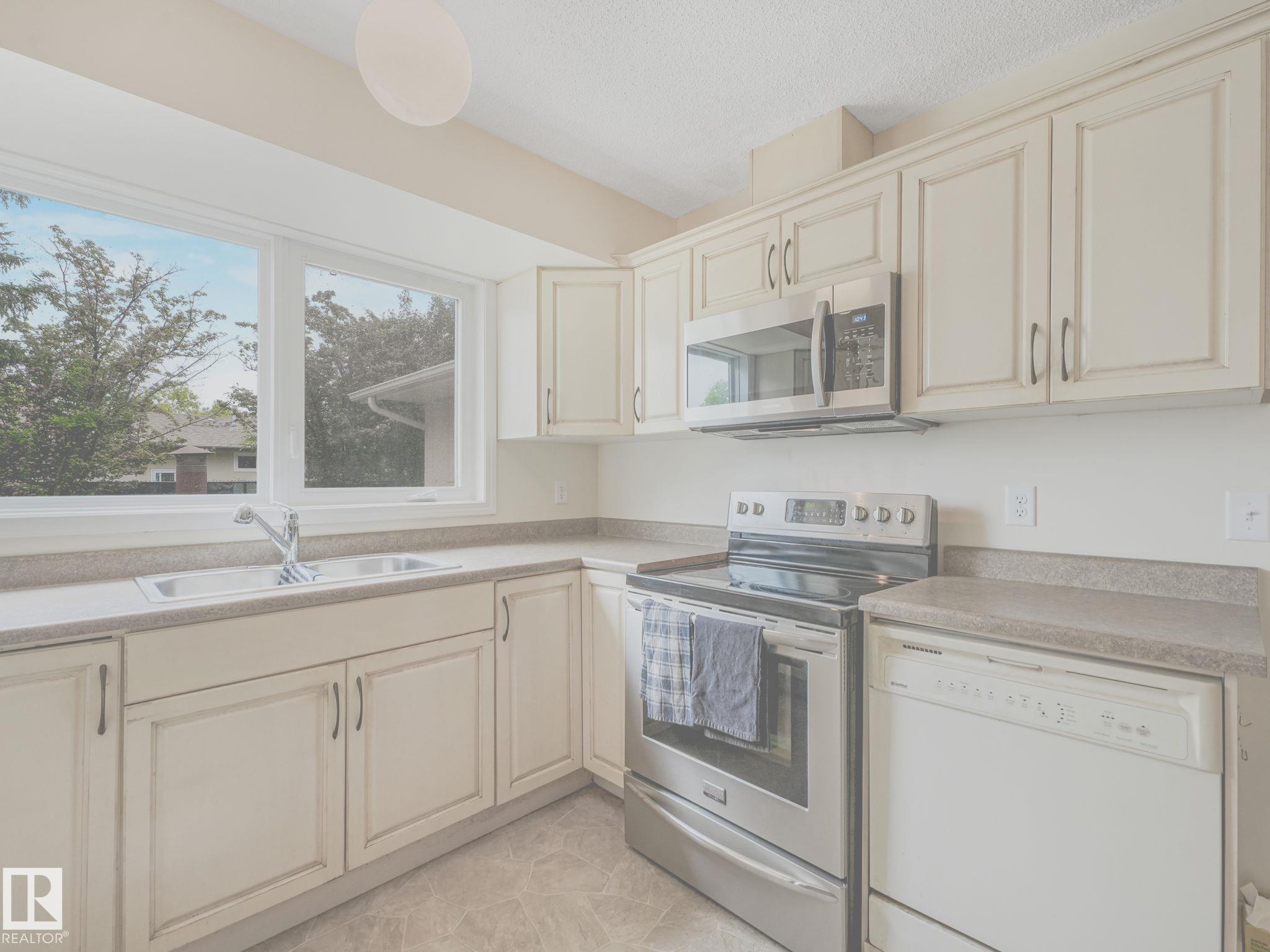 Photo 14 at 5 Akins Drive, Akinsdale, St. Albert
