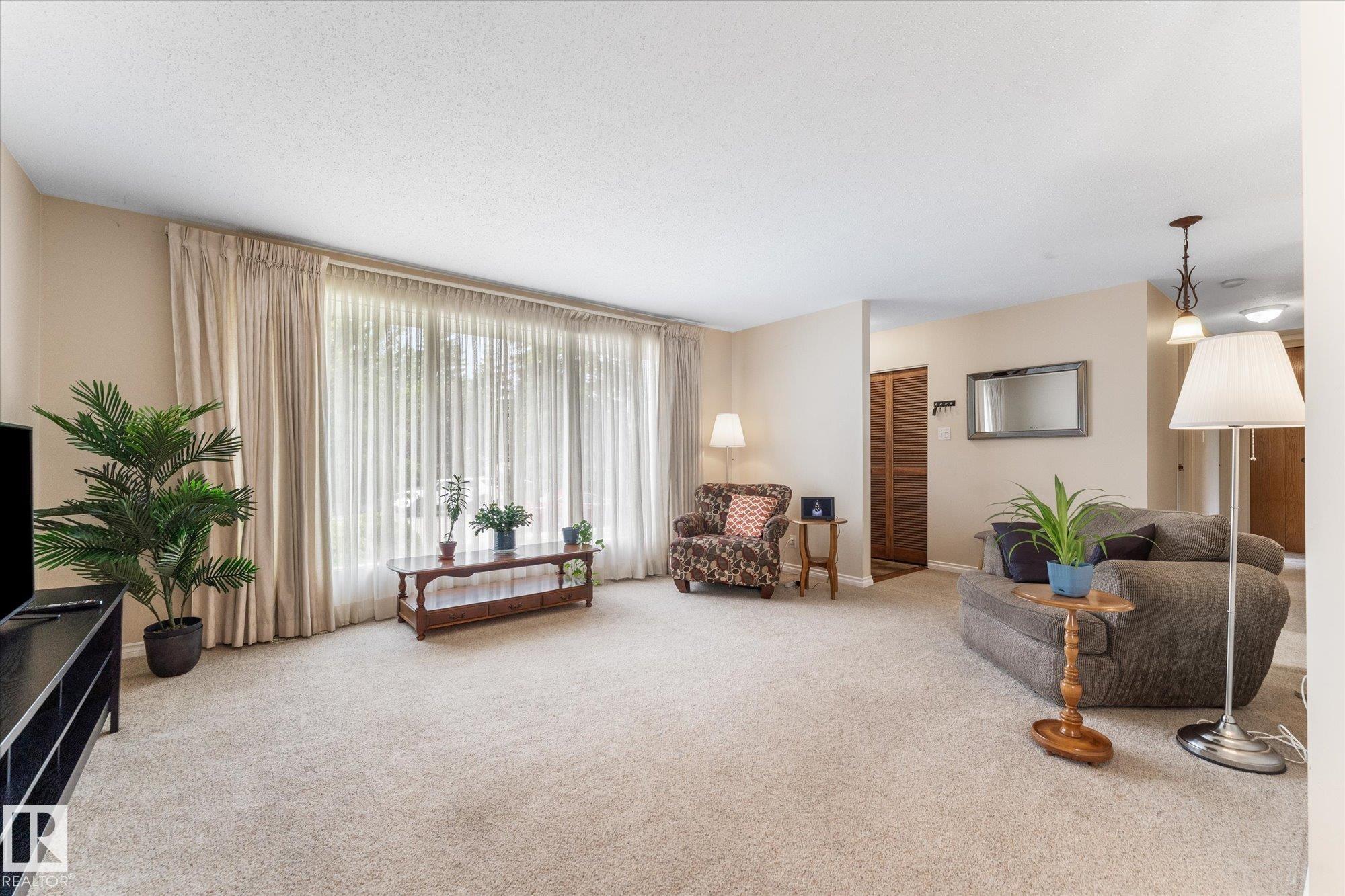 Photo 11 at 15112 76a Avenue NW, Rio Terrace, Edmonton