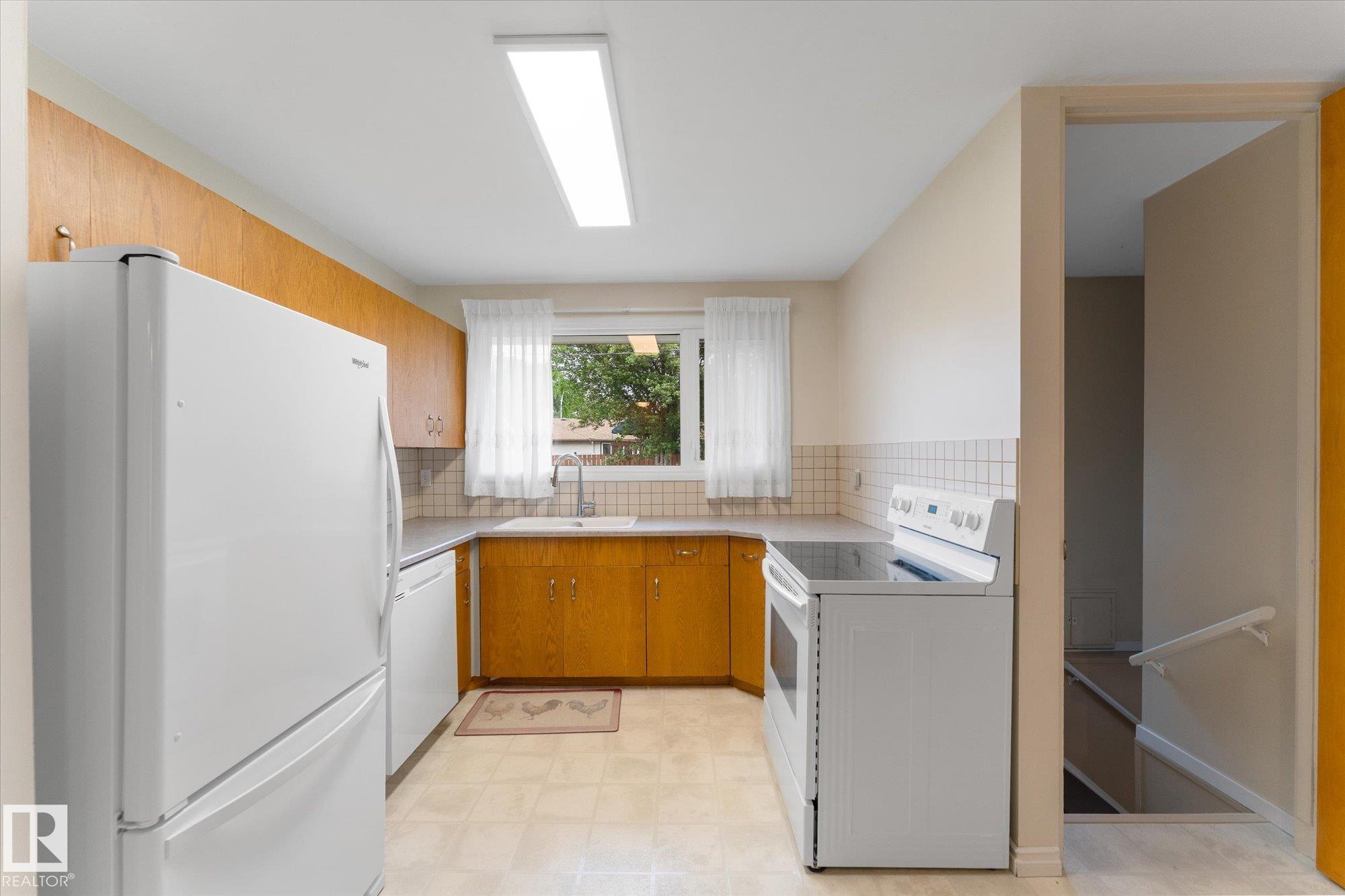 Photo 16 at 15112 76a Avenue NW, Rio Terrace, Edmonton