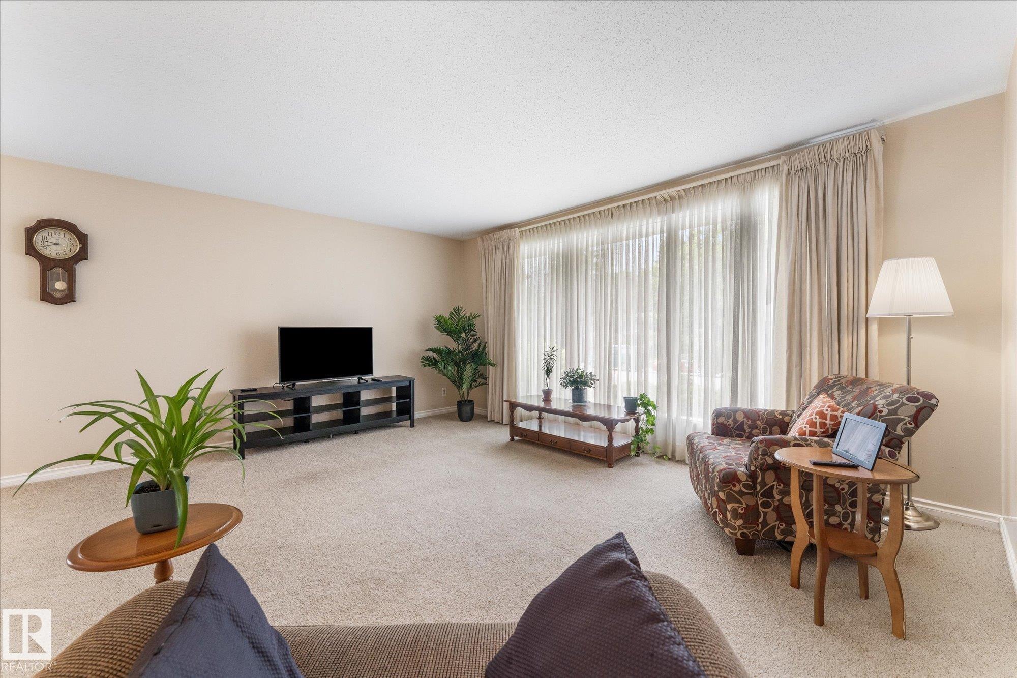 Photo 10 at 15112 76a Avenue NW, Rio Terrace, Edmonton