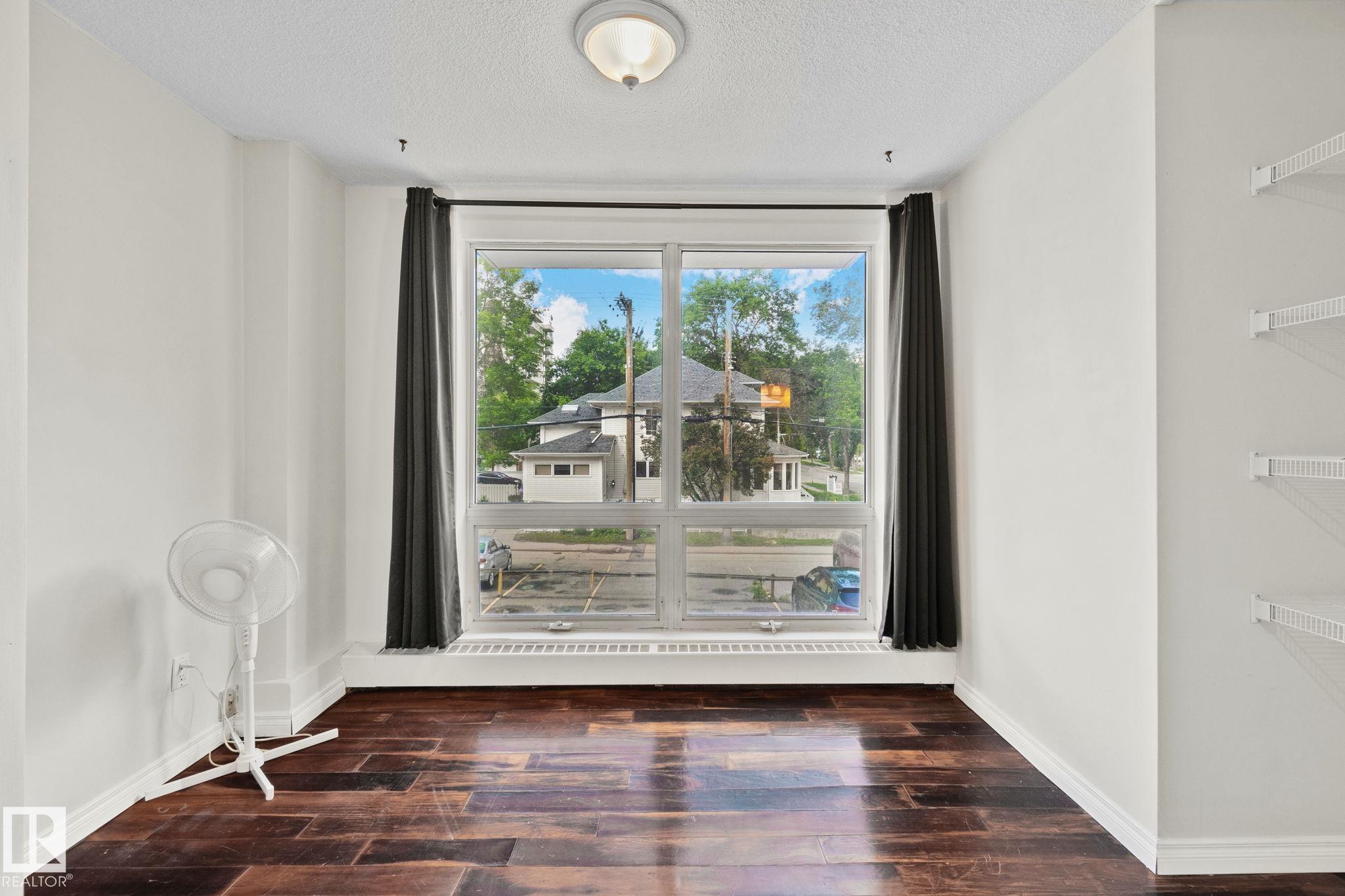 Photo 12 at 205 - 9940 112 Street NW, Wîhkwêntôwin, Edmonton