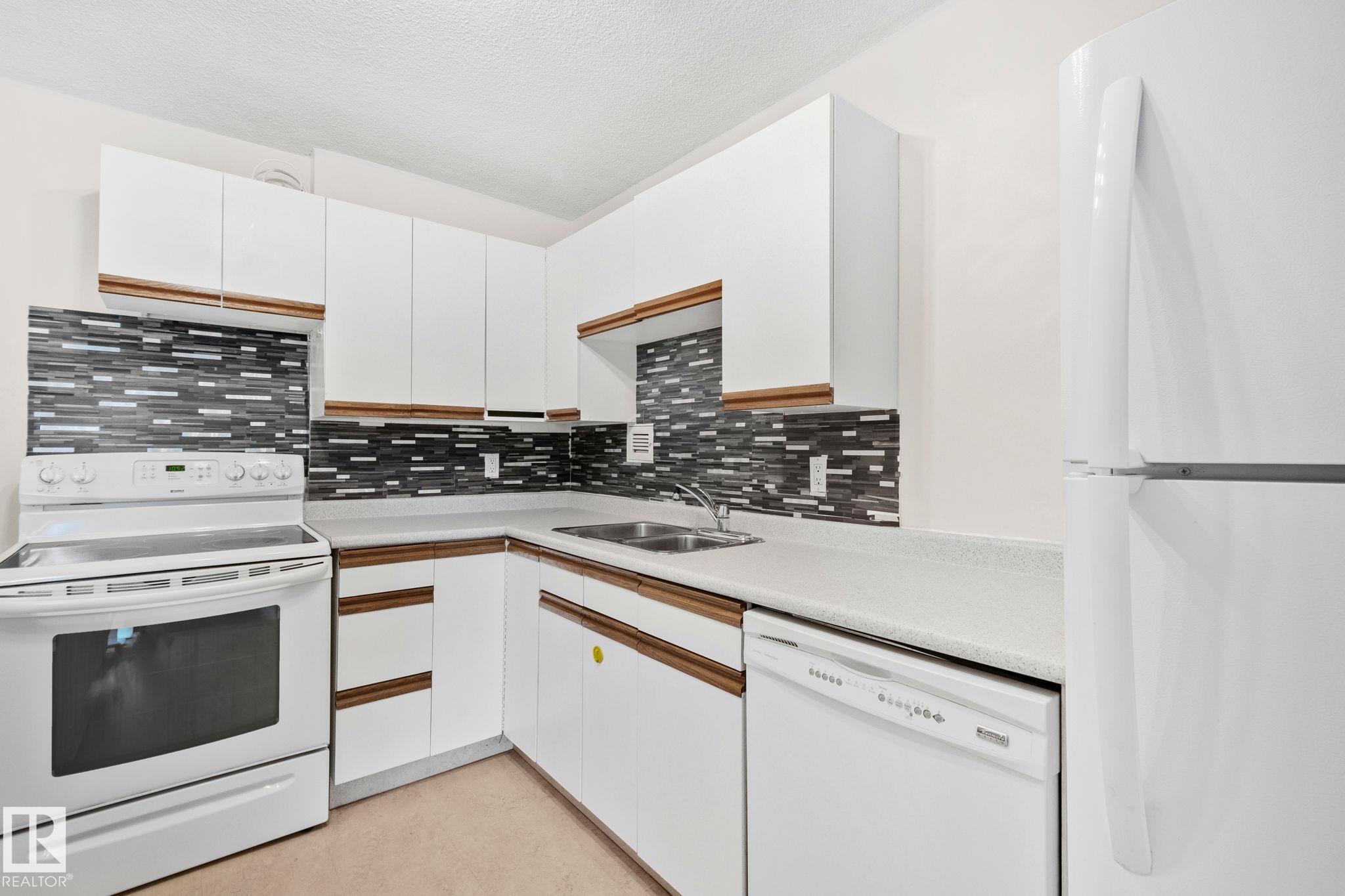 Photo 4 at 205 - 9940 112 Street NW, Wîhkwêntôwin, Edmonton
