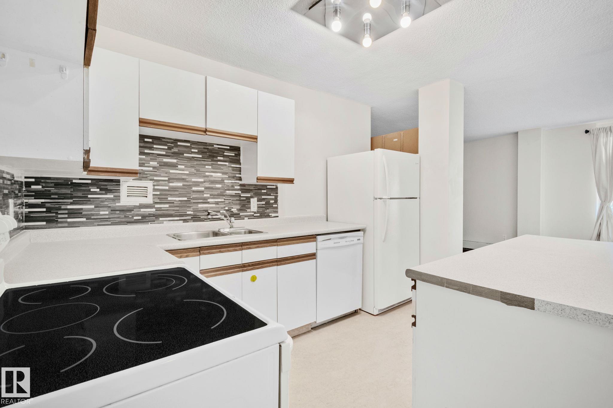 Photo 5 at 205 - 9940 112 Street NW, Wîhkwêntôwin, Edmonton