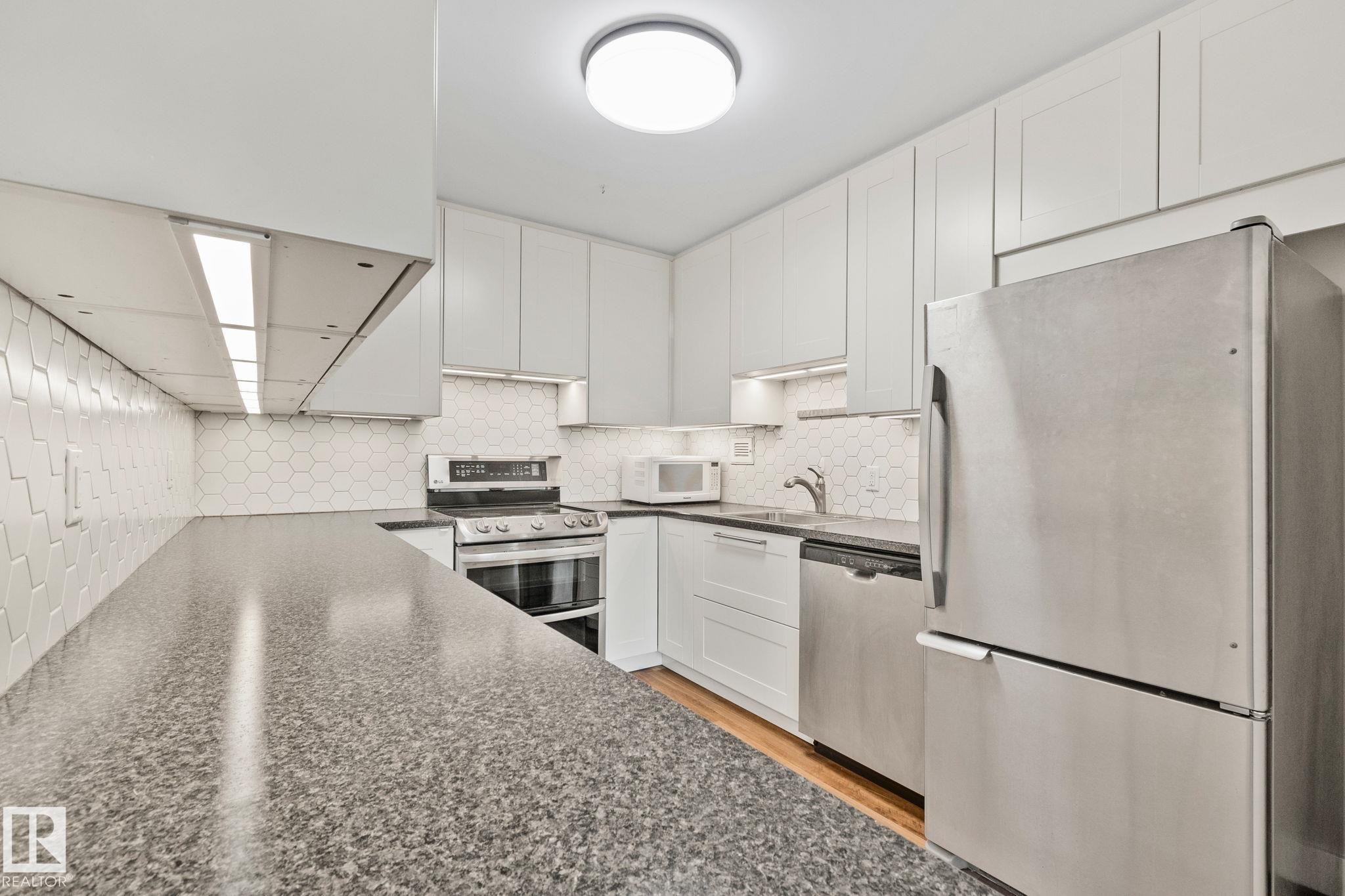 705 - 9940 112 Street NW, Wîhkwêntôwin, Edmonton