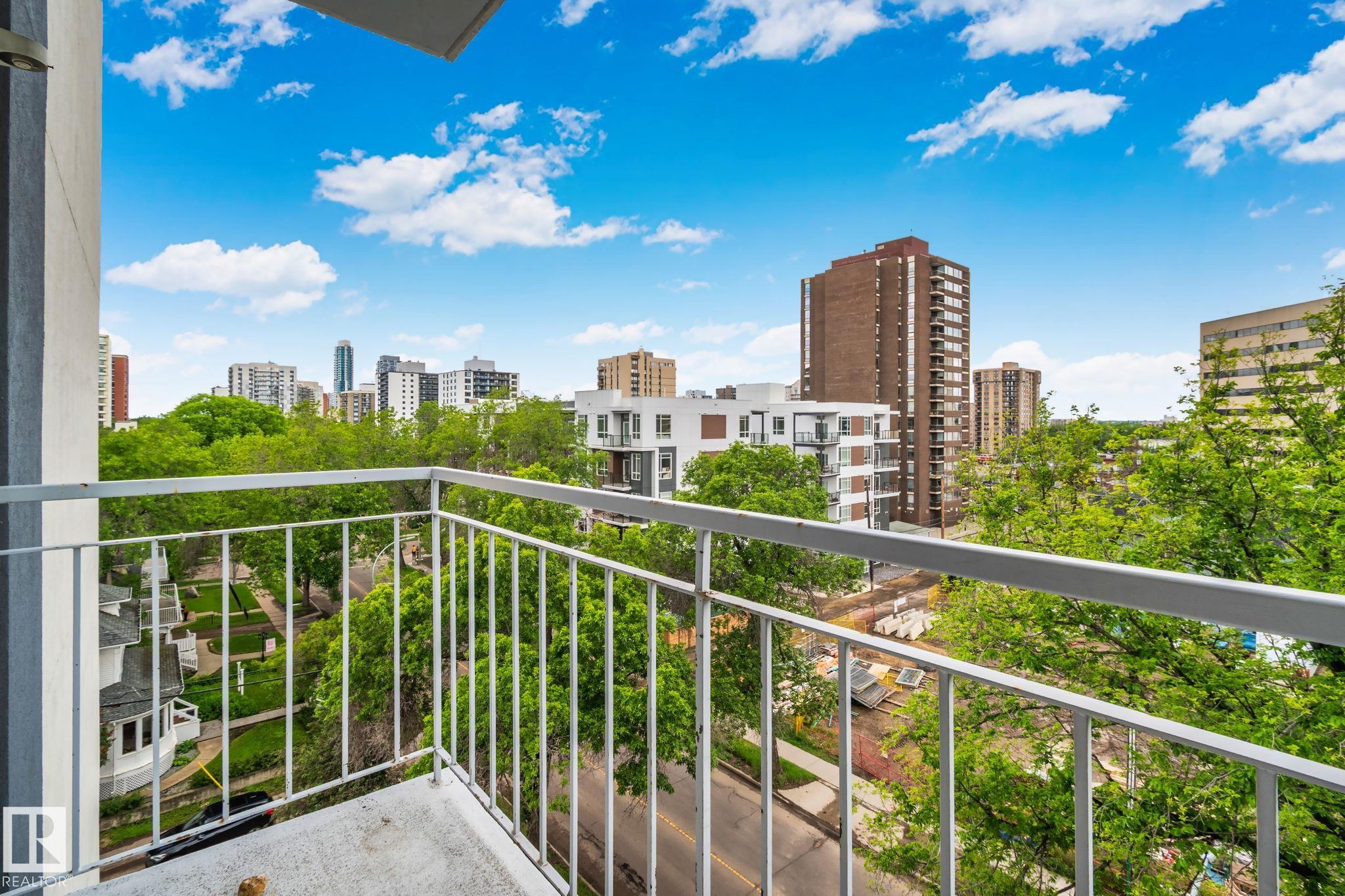 Photo 12 at 705 - 9940 112 Street NW, Wîhkwêntôwin, Edmonton