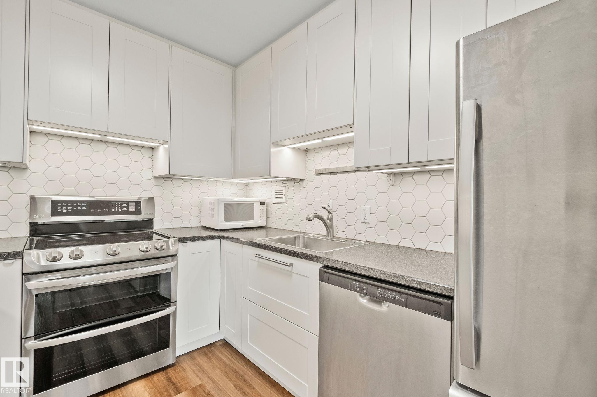 705 - 9940 112 Street NW, Wîhkwêntôwin, Edmonton