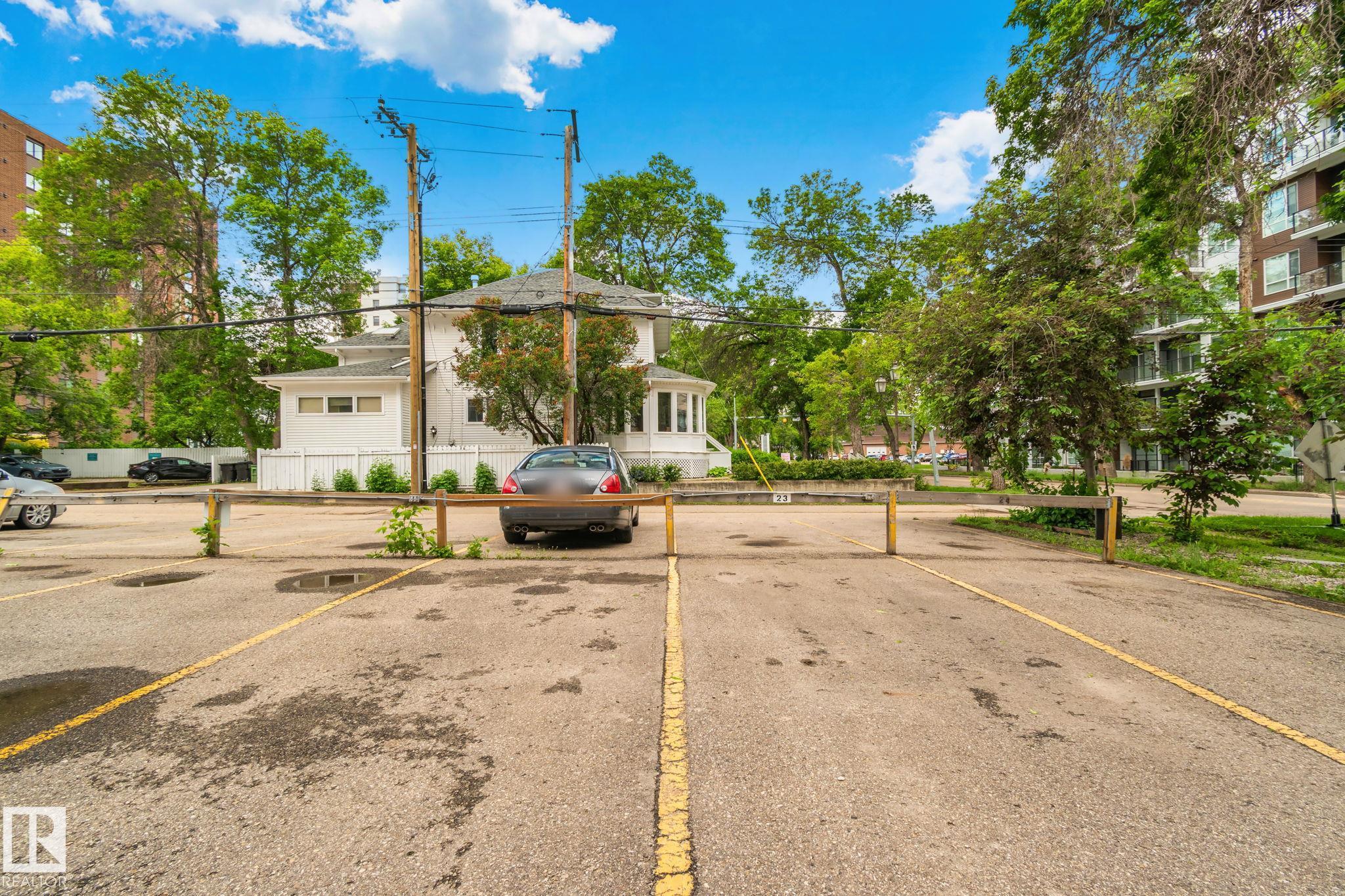Photo 37 at 705 - 9940 112 Street NW, Wîhkwêntôwin, Edmonton