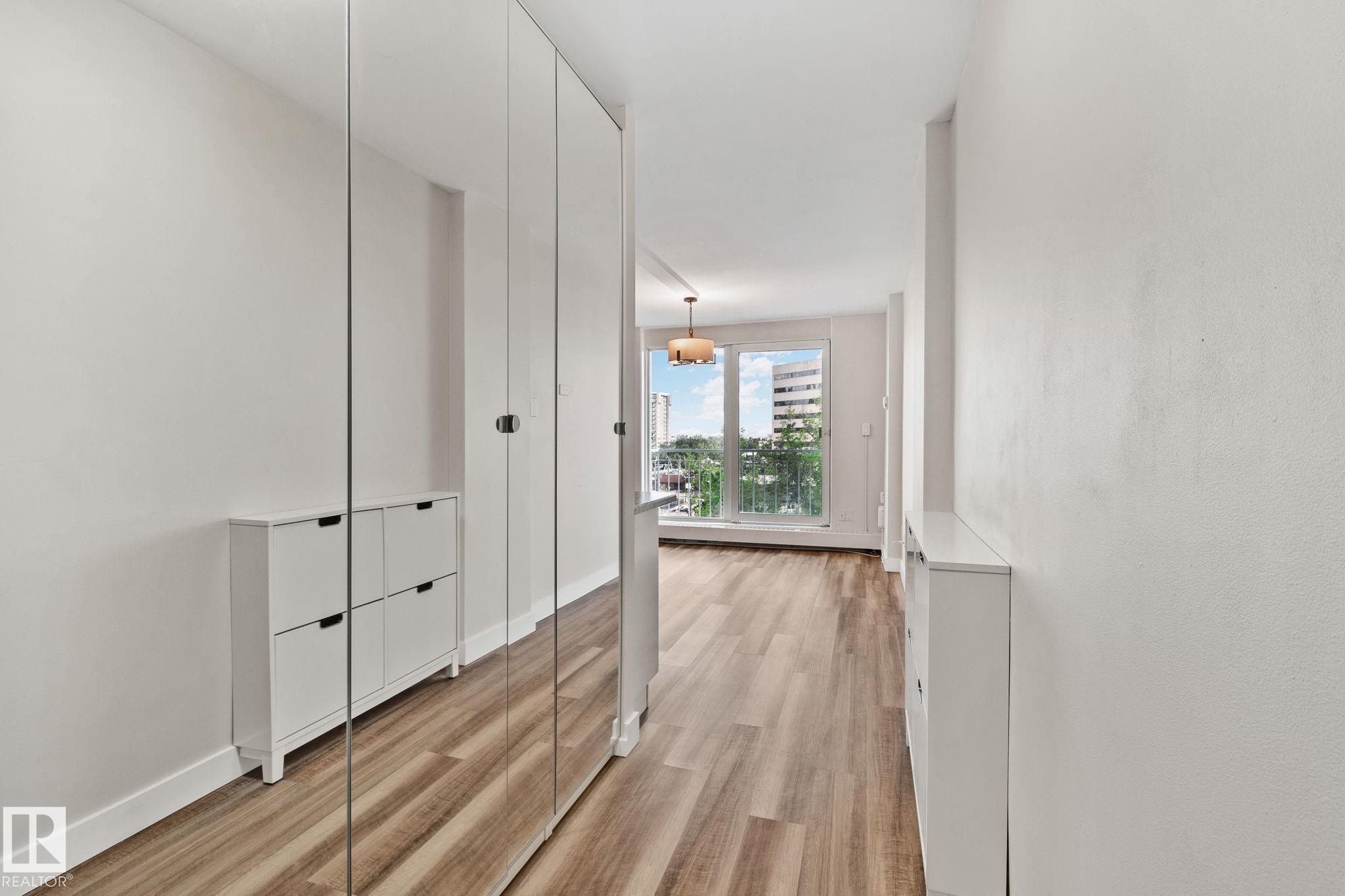 Photo 8 at 705 - 9940 112 Street NW, Wîhkwêntôwin, Edmonton