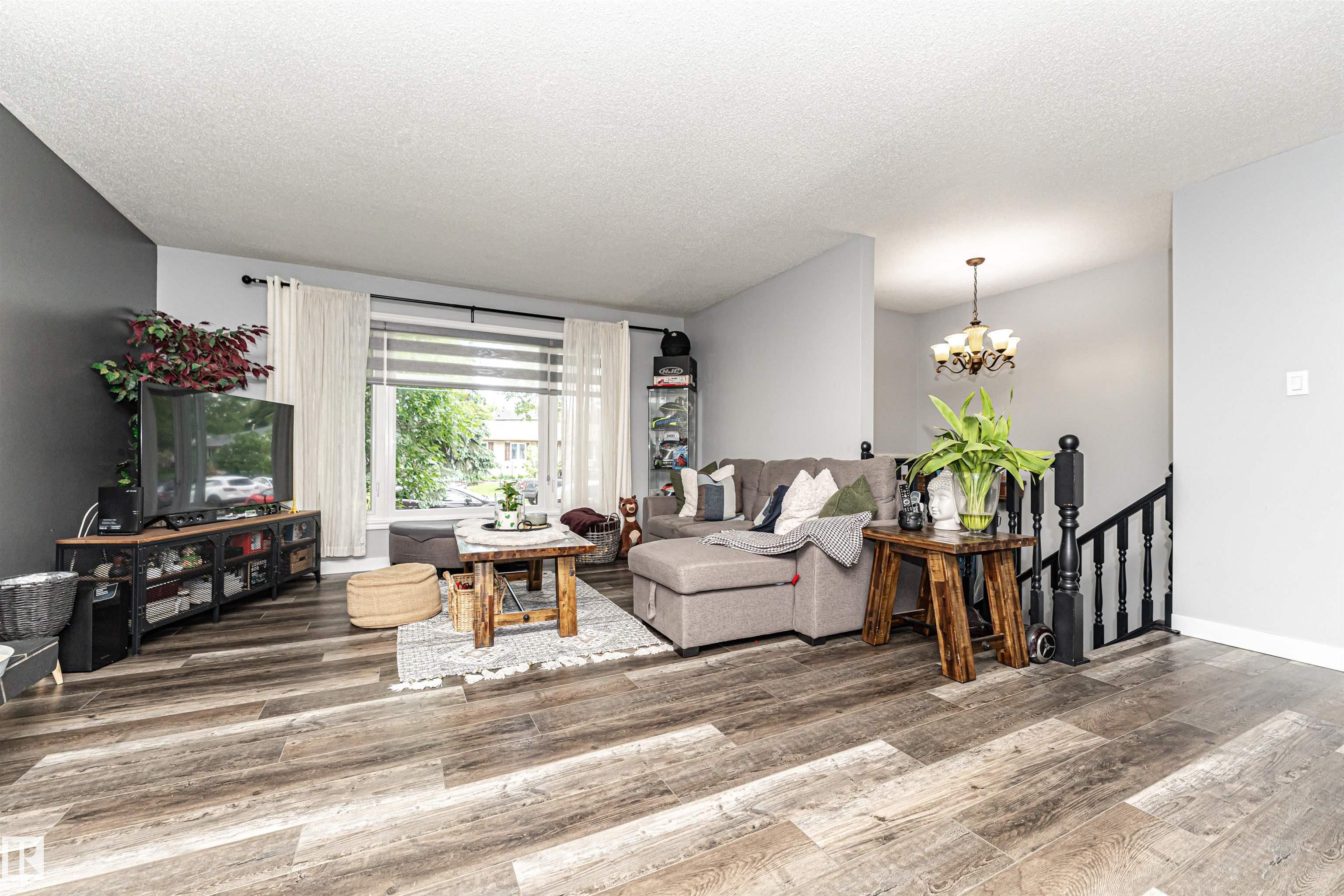 Photo 7 at 36 Greenwood Way, Maplewood, Sherwood Park