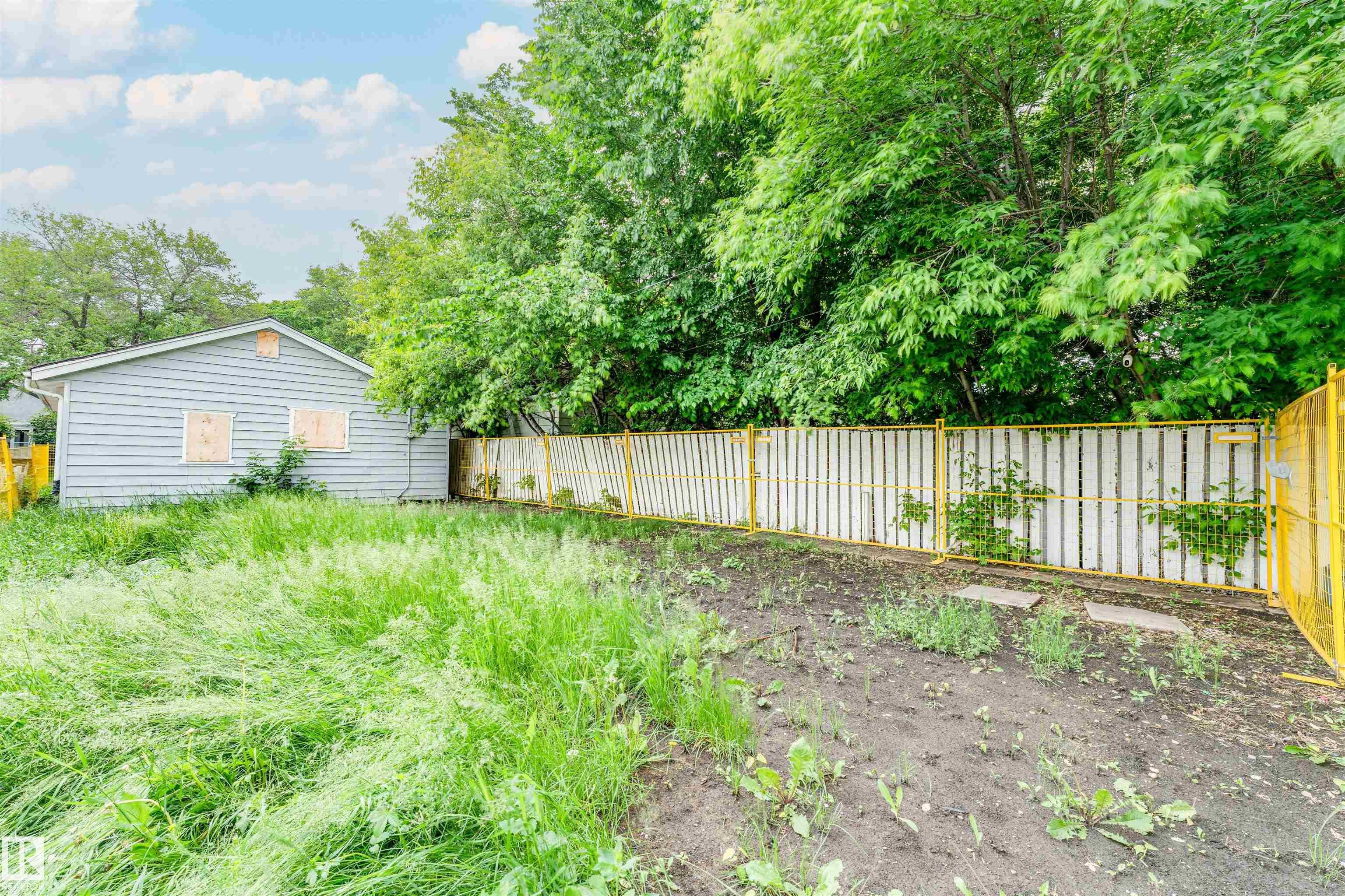 Photo 11 at 11944 68 Street NW, Montrose, Edmonton