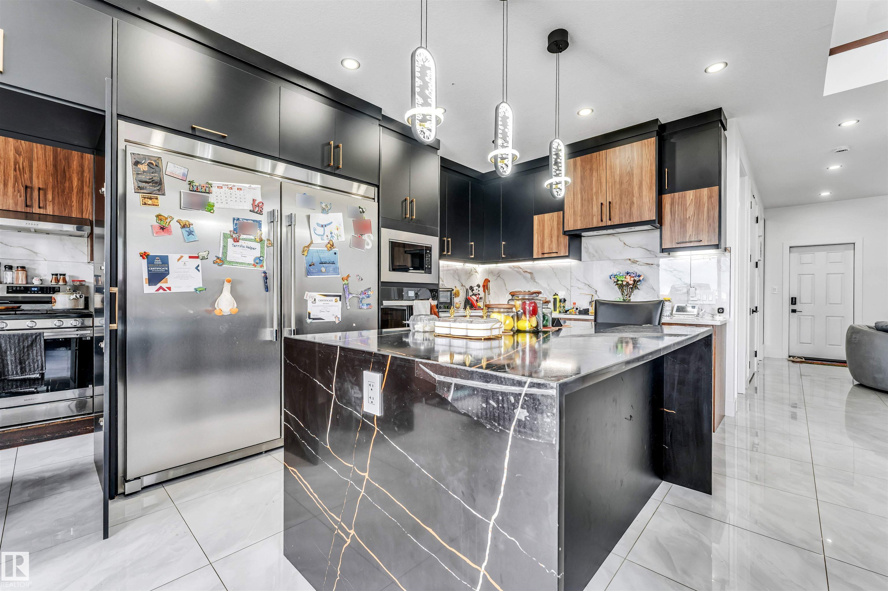 https://zimg.paragon.ice.com/ParagonImages/Property/PM/RAE/225407661/13/0/0/dde62d176772470552e19972a4d0e301/1/658895935557856b779b578637800647/225407661-bf9bf527-911c-4d59-ae17-8a3ce868cbe6.JPG