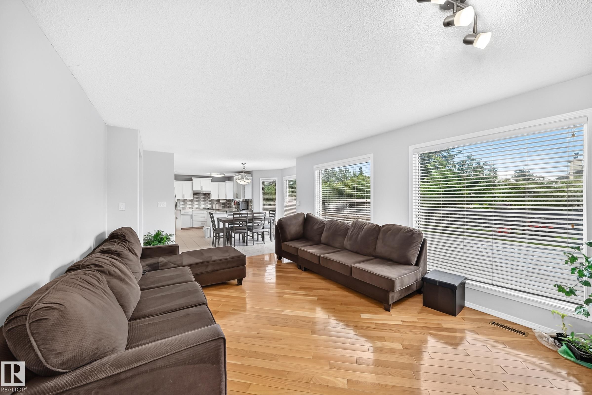 Photo 20 at 4216 47 Street NW, Jackson Heights, Edmonton