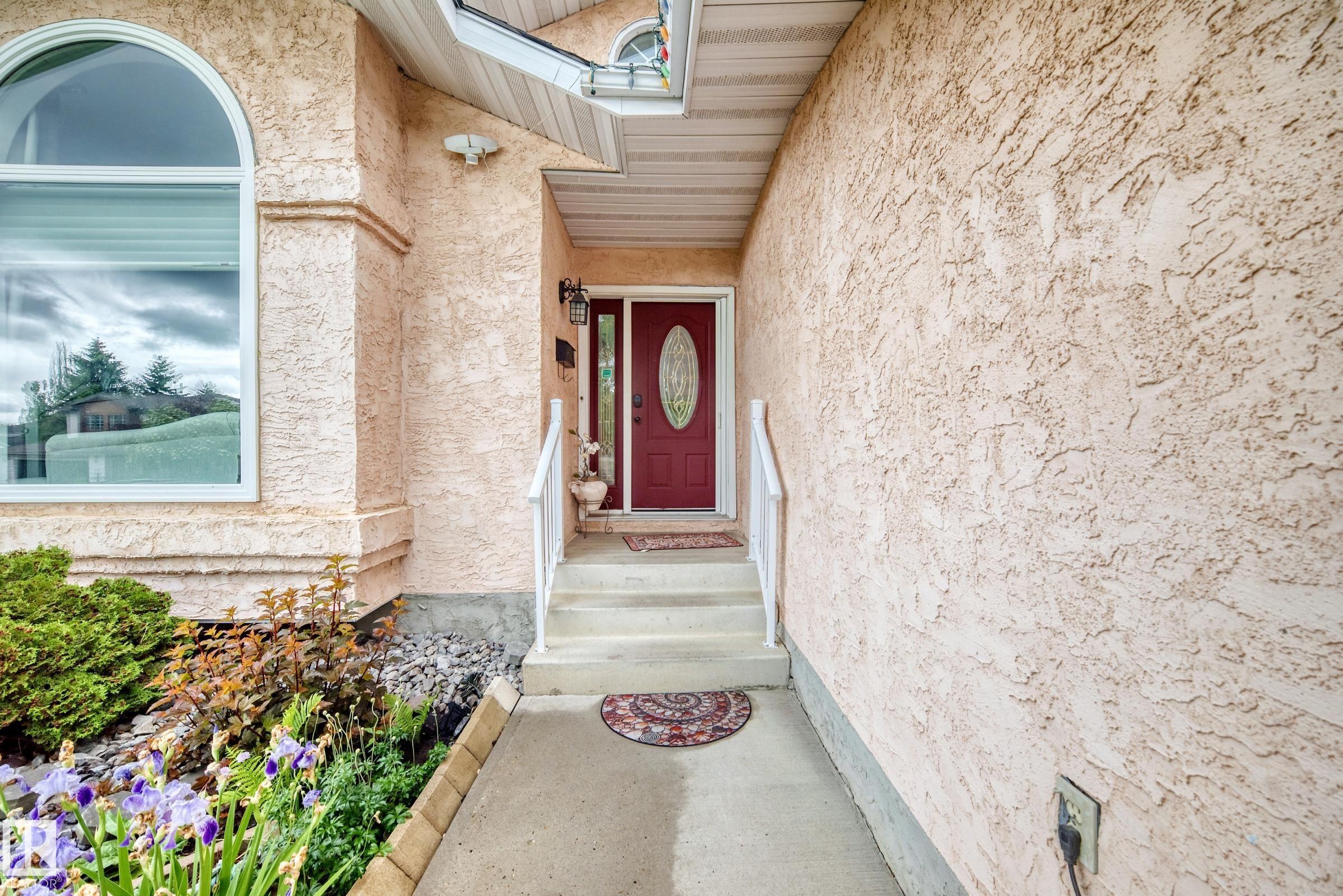 Photo 3 at 4216 47 Street NW, Jackson Heights, Edmonton