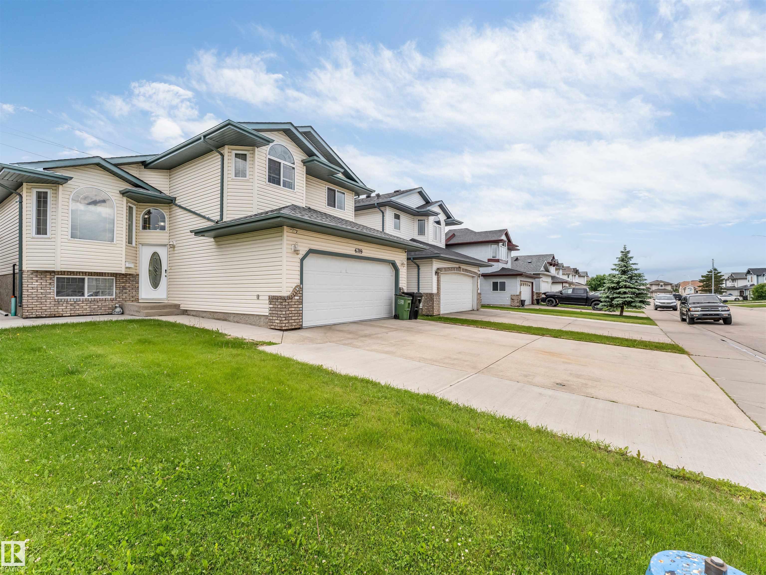 Photo 3 at 6719 164 Avenue NW, Ozerna, Edmonton