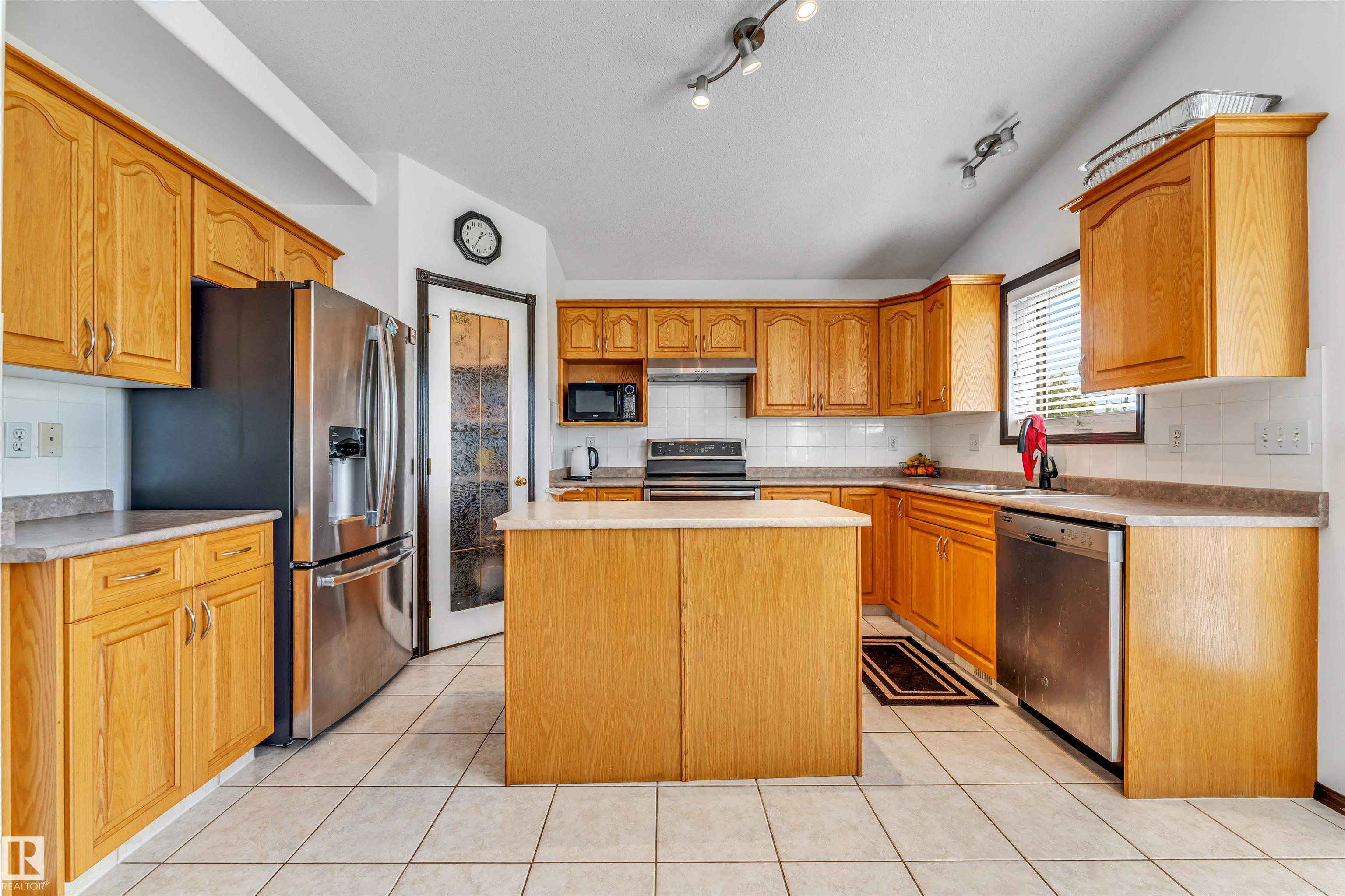 Photo 24 at 6719 164 Avenue NW, Ozerna, Edmonton