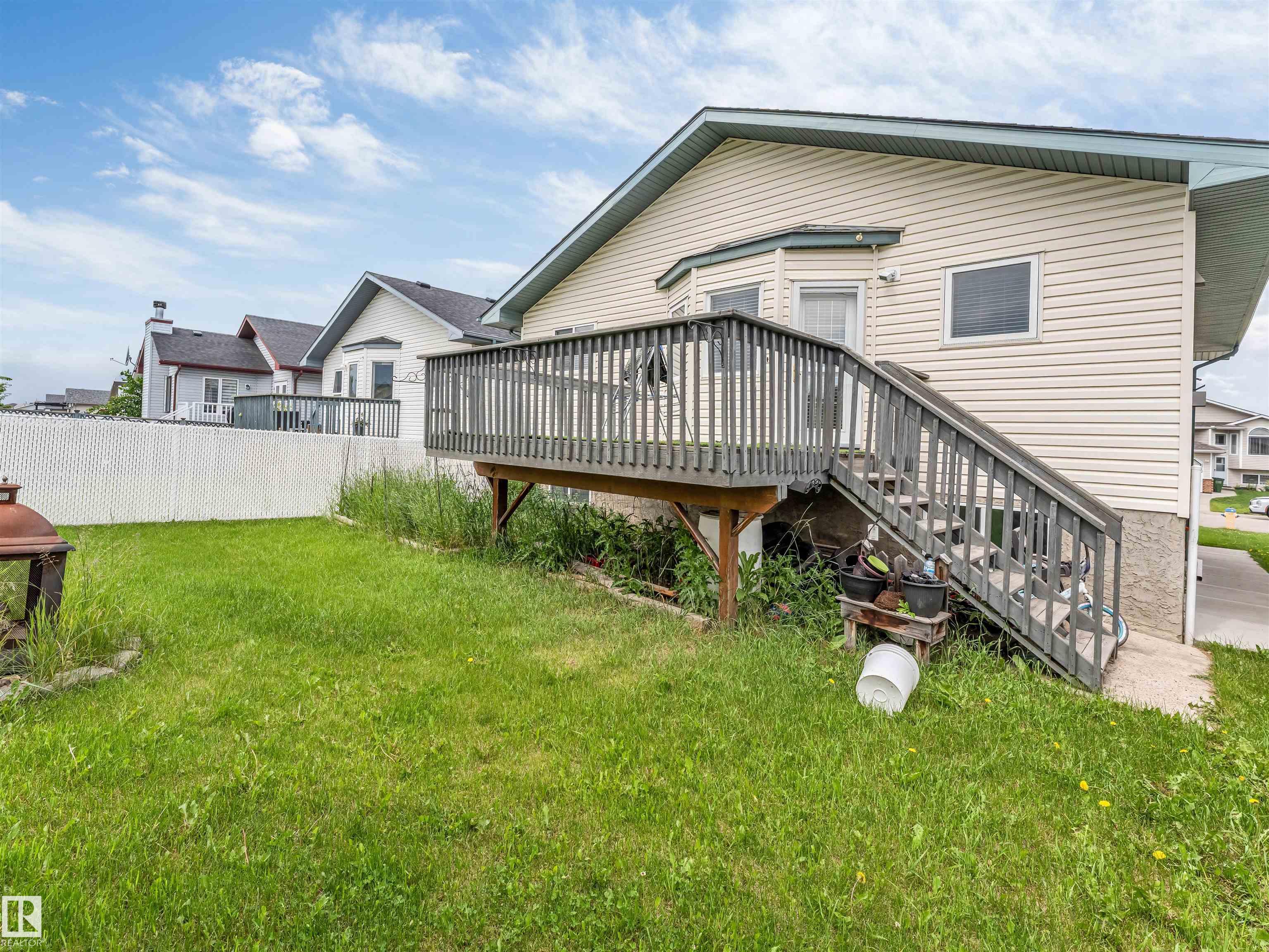 Photo 4 at 6719 164 Avenue NW, Ozerna, Edmonton