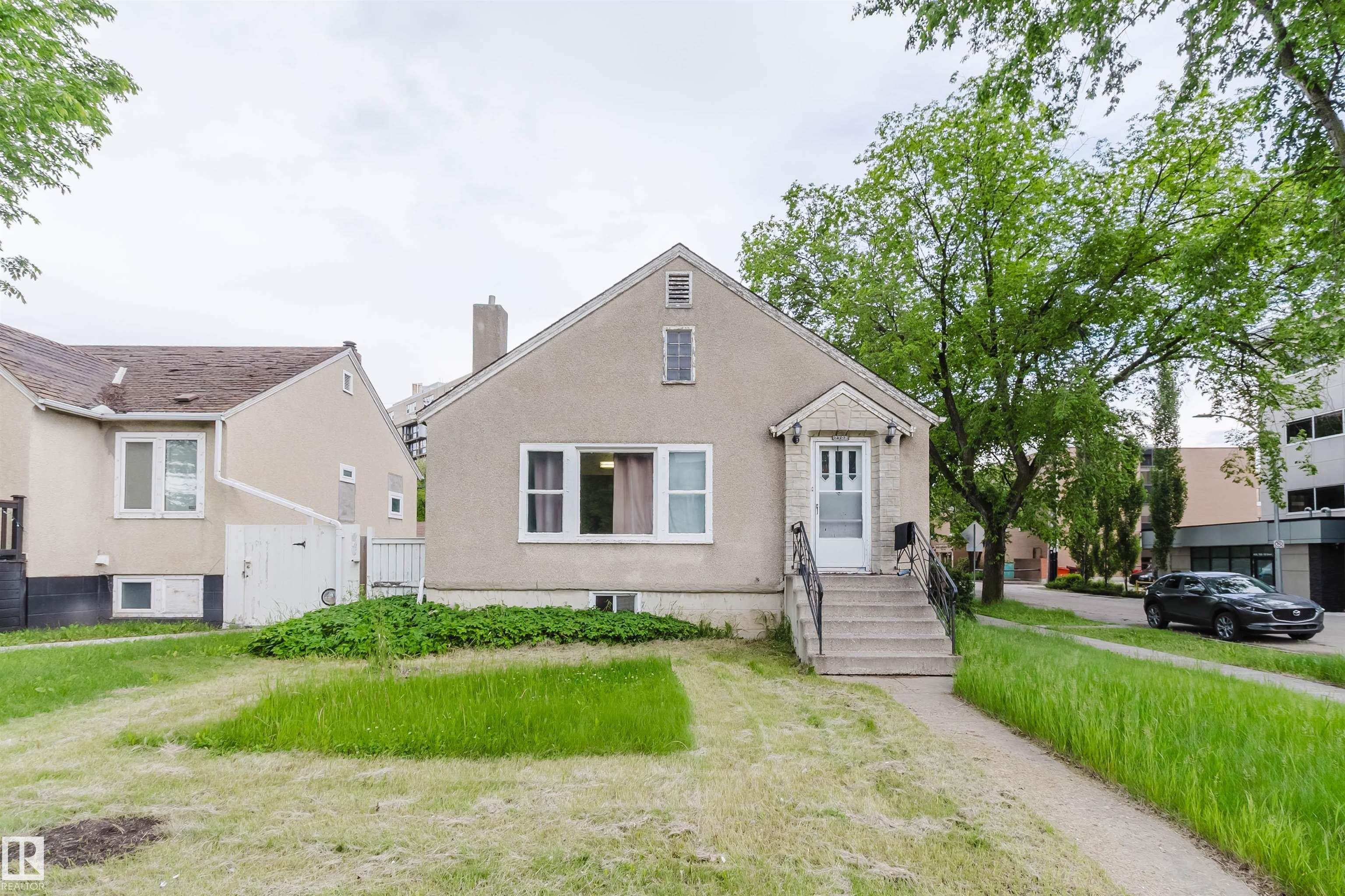 Photo 3 at 7703 109 Street NW, Queen Alexandra, Edmonton