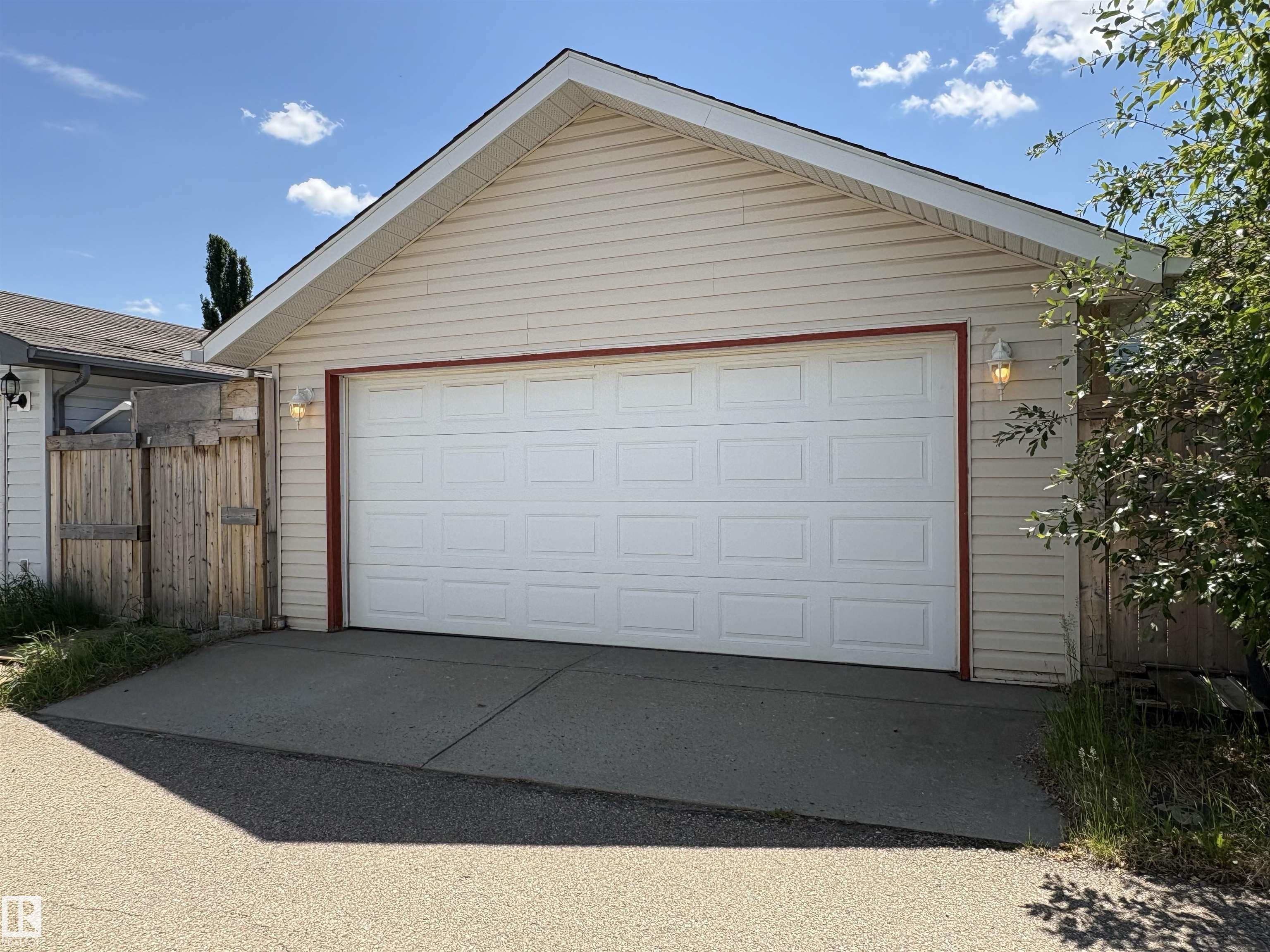 Photo 32 at 21354 87a Avenue NW, Suder Greens, Edmonton