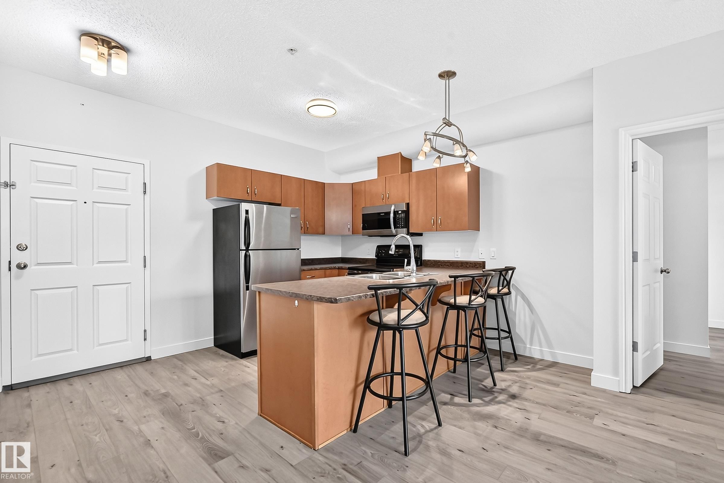 Photo 3 at 319 - 10235 112 Street NW, Wîhkwêntôwin, Edmonton